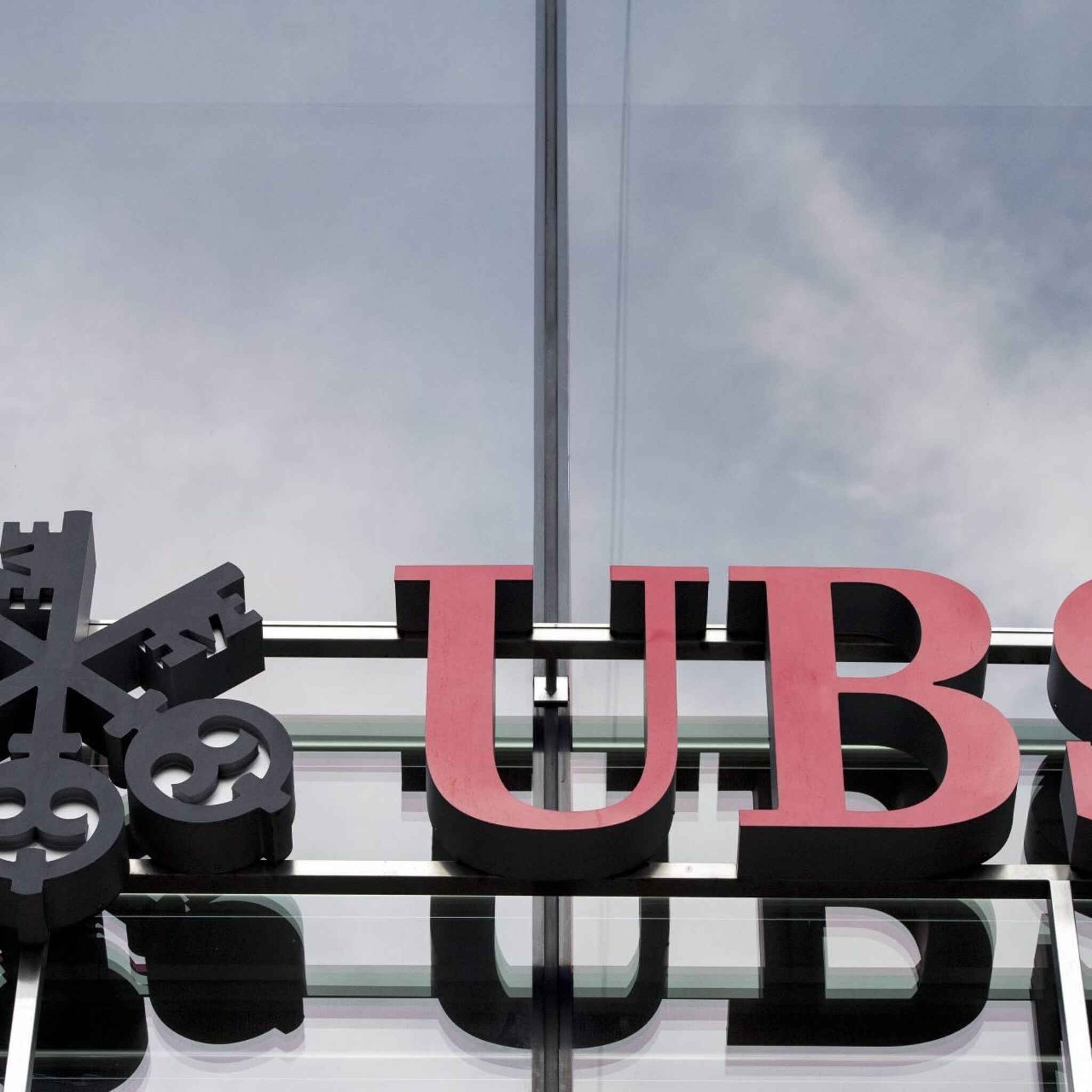 duitse autoriteiten doorzoeken bank om russische oligarch