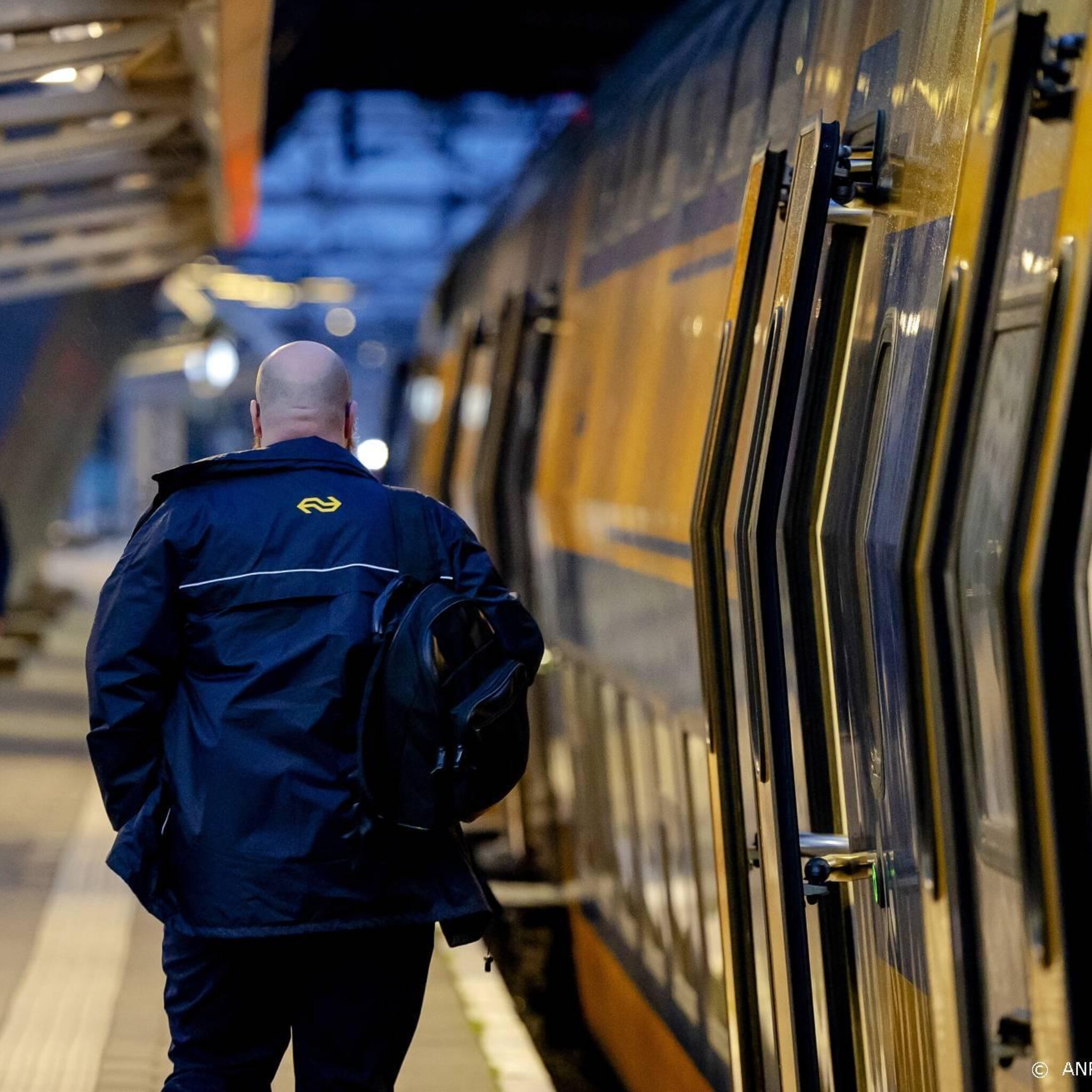 ns beveiligers en kantoorpersoneel pas in 2023 op de trein