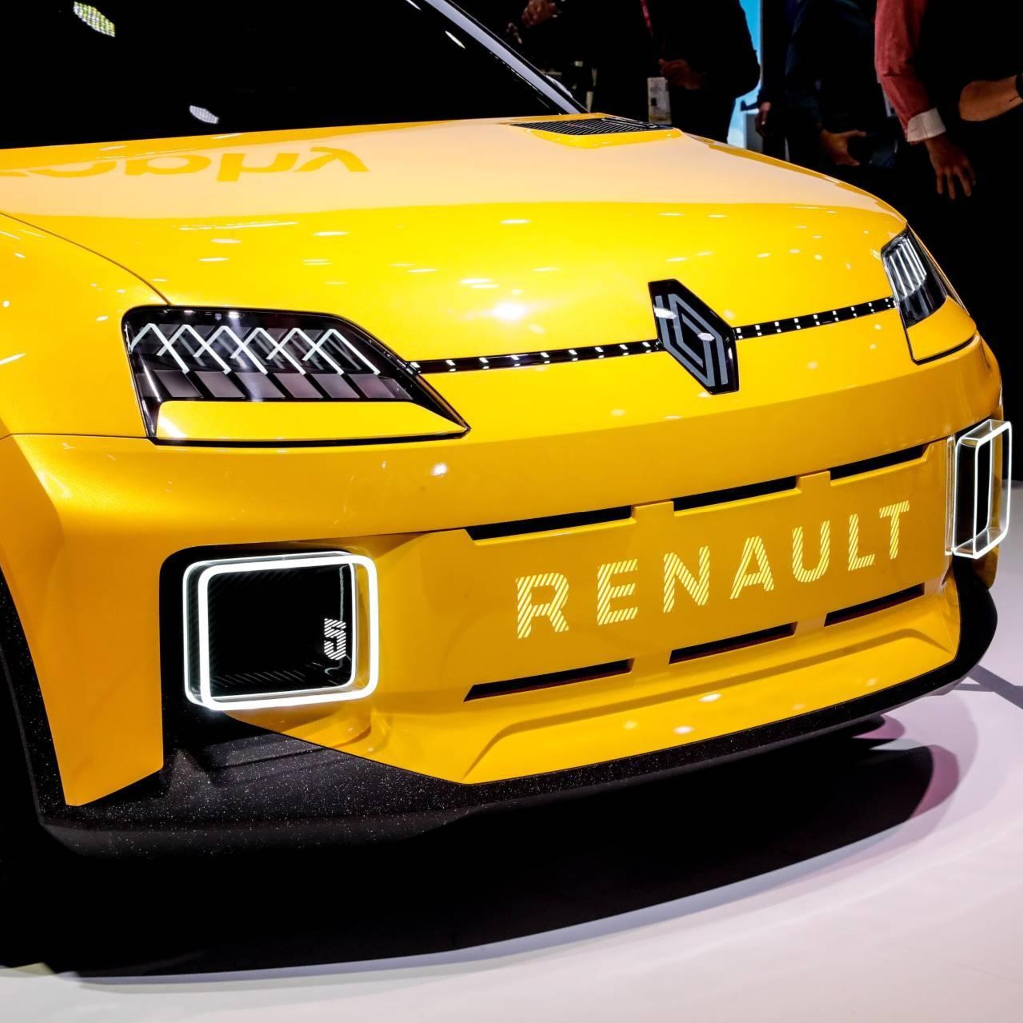 renault ziet hogere winst door afsplitsing elektrische tak