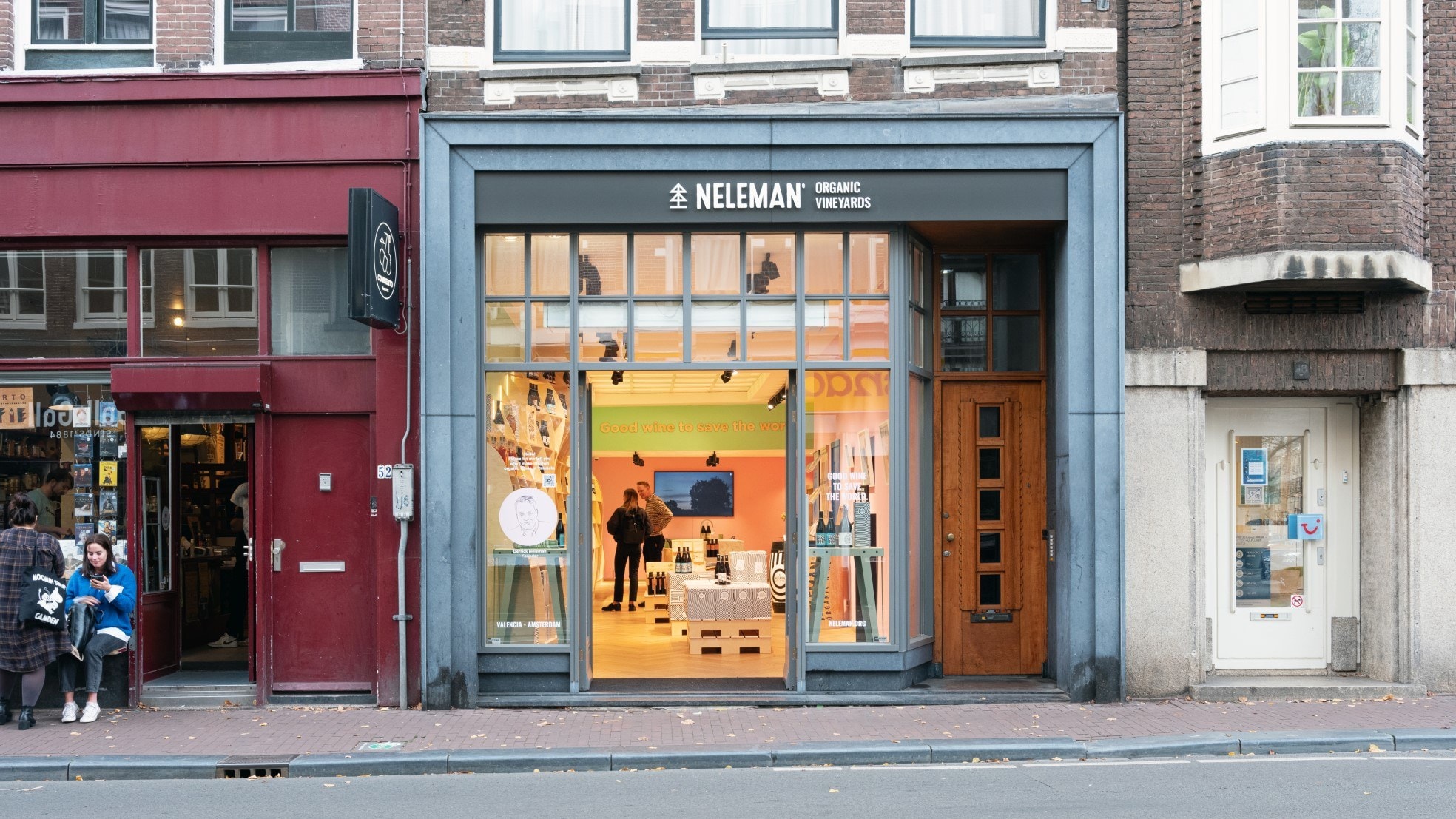 De nieuwe winkel van Neleman Wijnen is op 1 november officieel geopend. Foto's: Titia Hahne