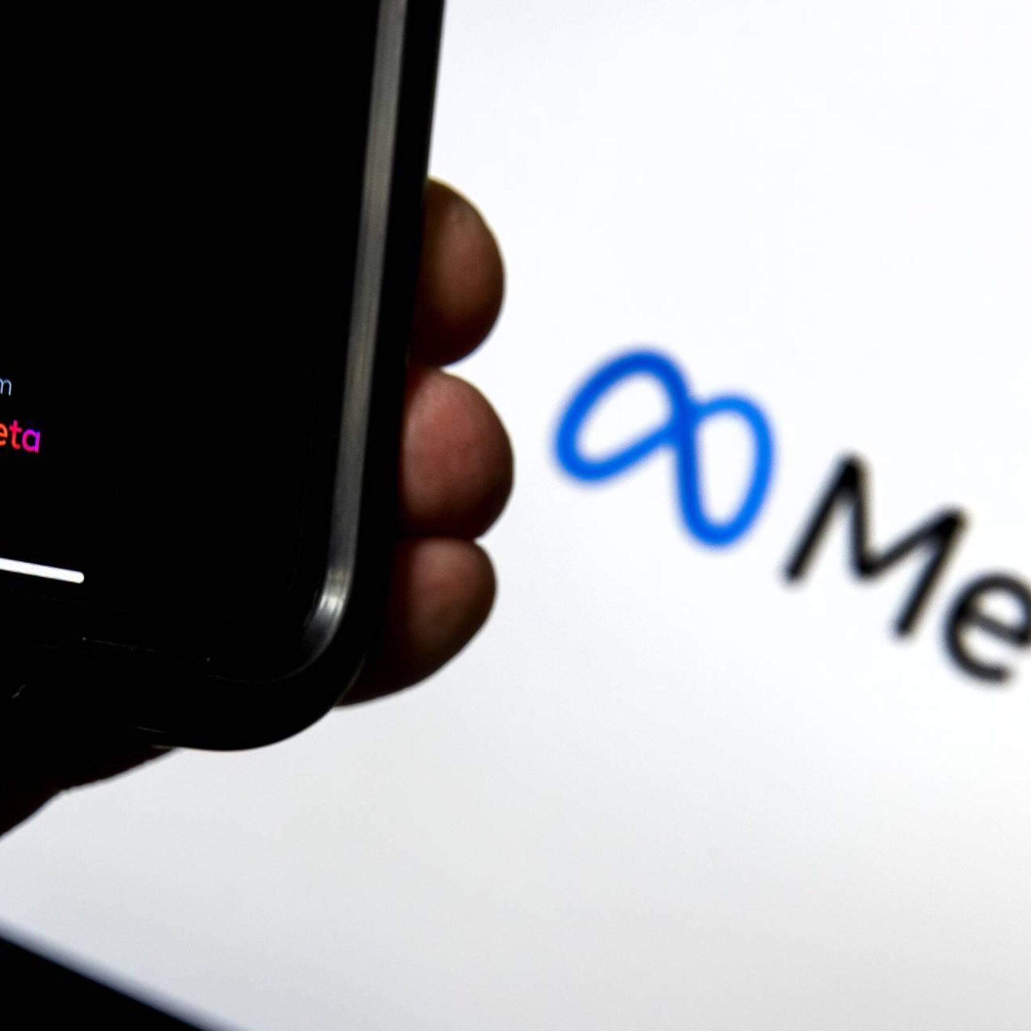 beleggers positief over mogelijk massaontslag bij moeder facebook