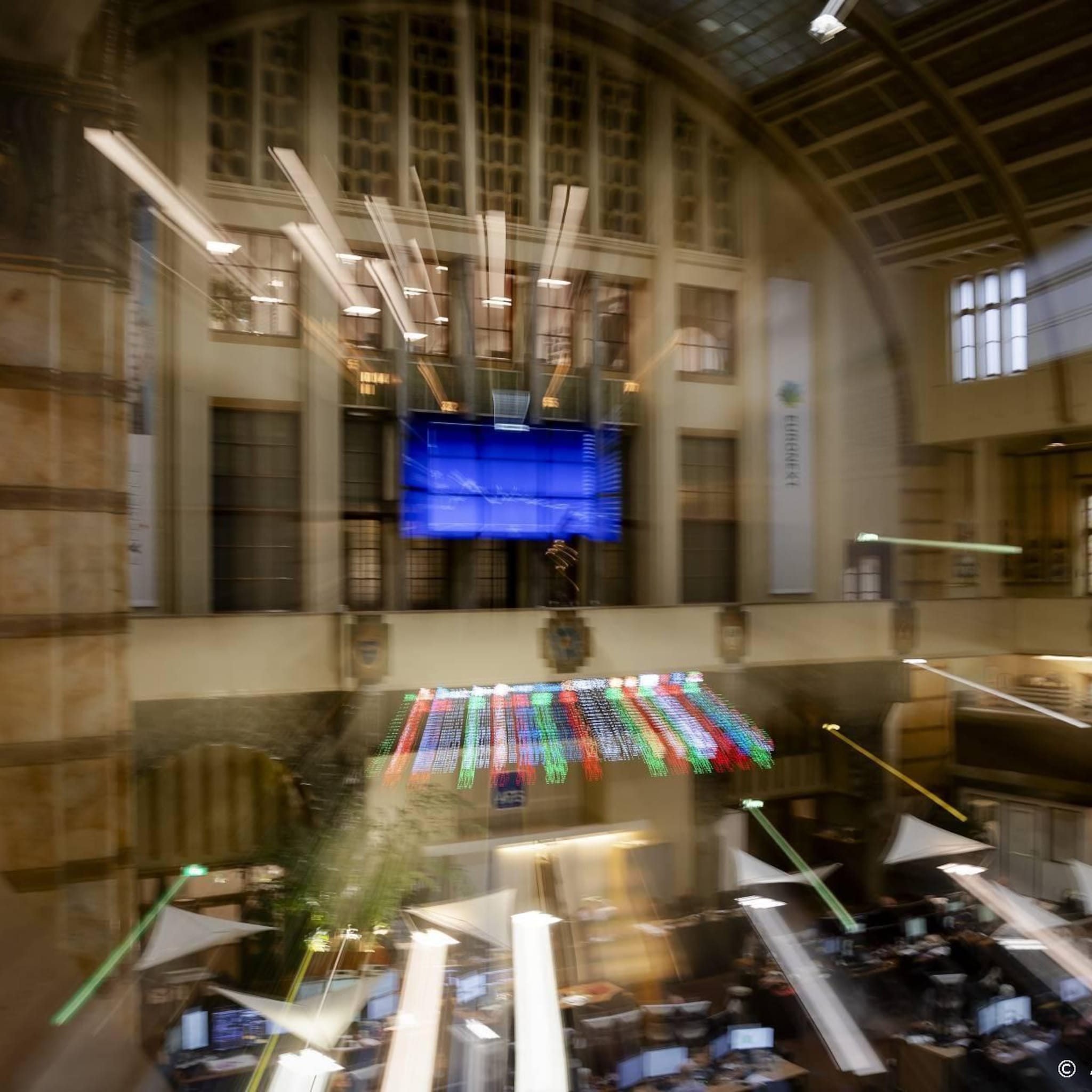 chipsector aan kop in groene aex postnl hard omhoog na cijfers