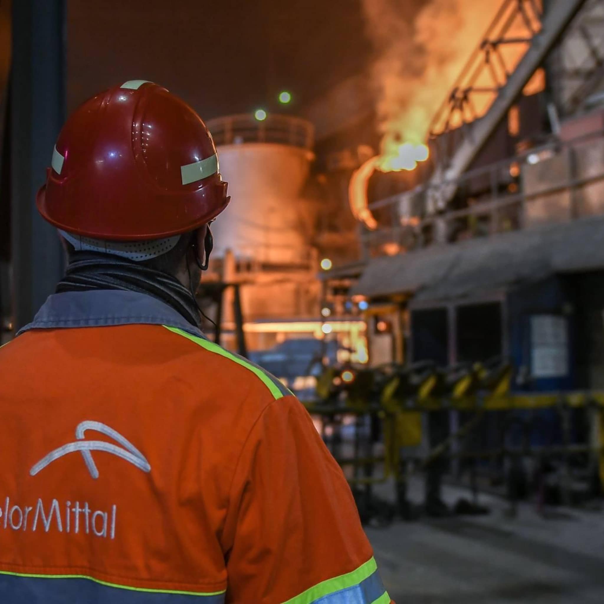 asmi en arcelor aan kop in groene aex postnl klimt na cijfers