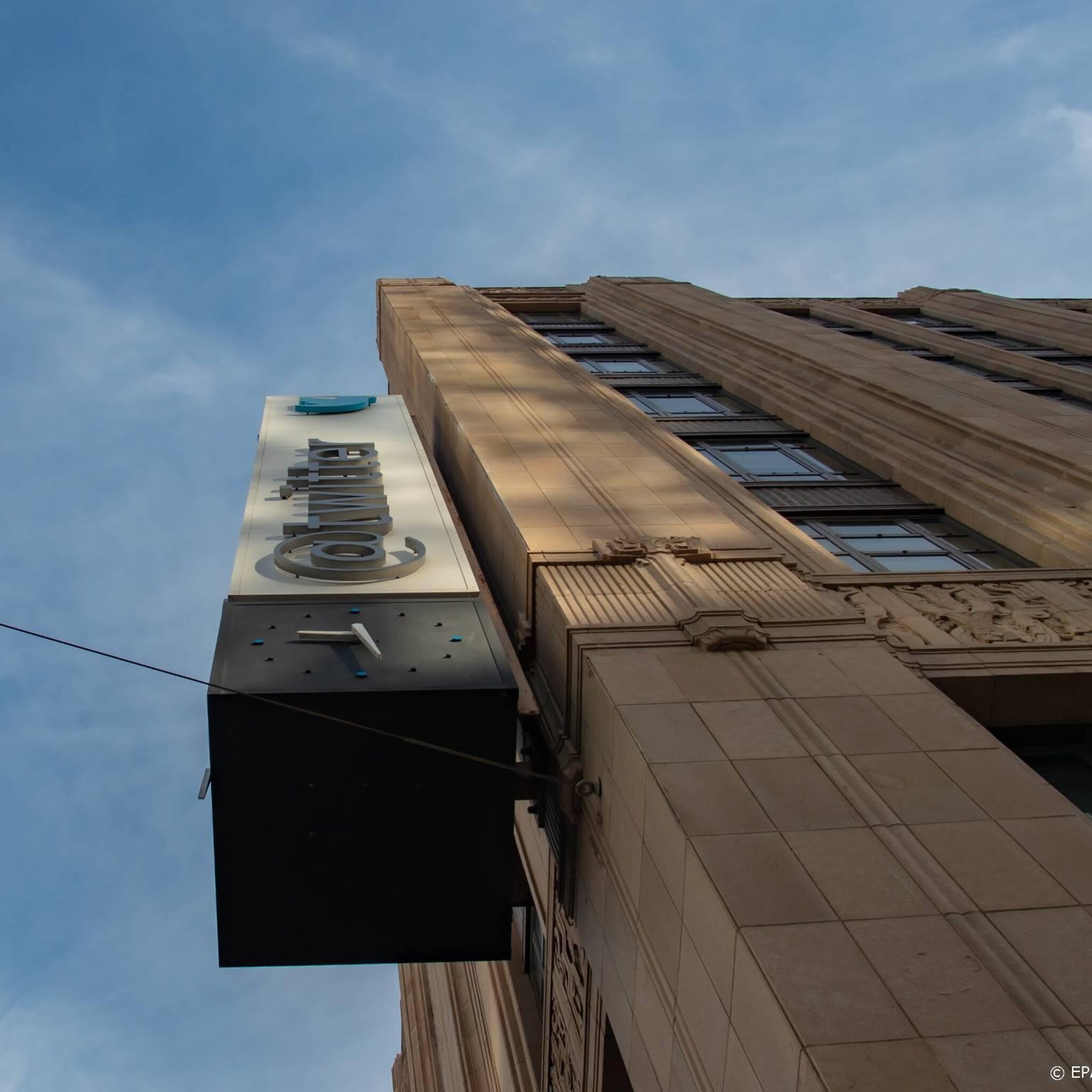 intern document helft personeel twitter getroffen door ingrepen