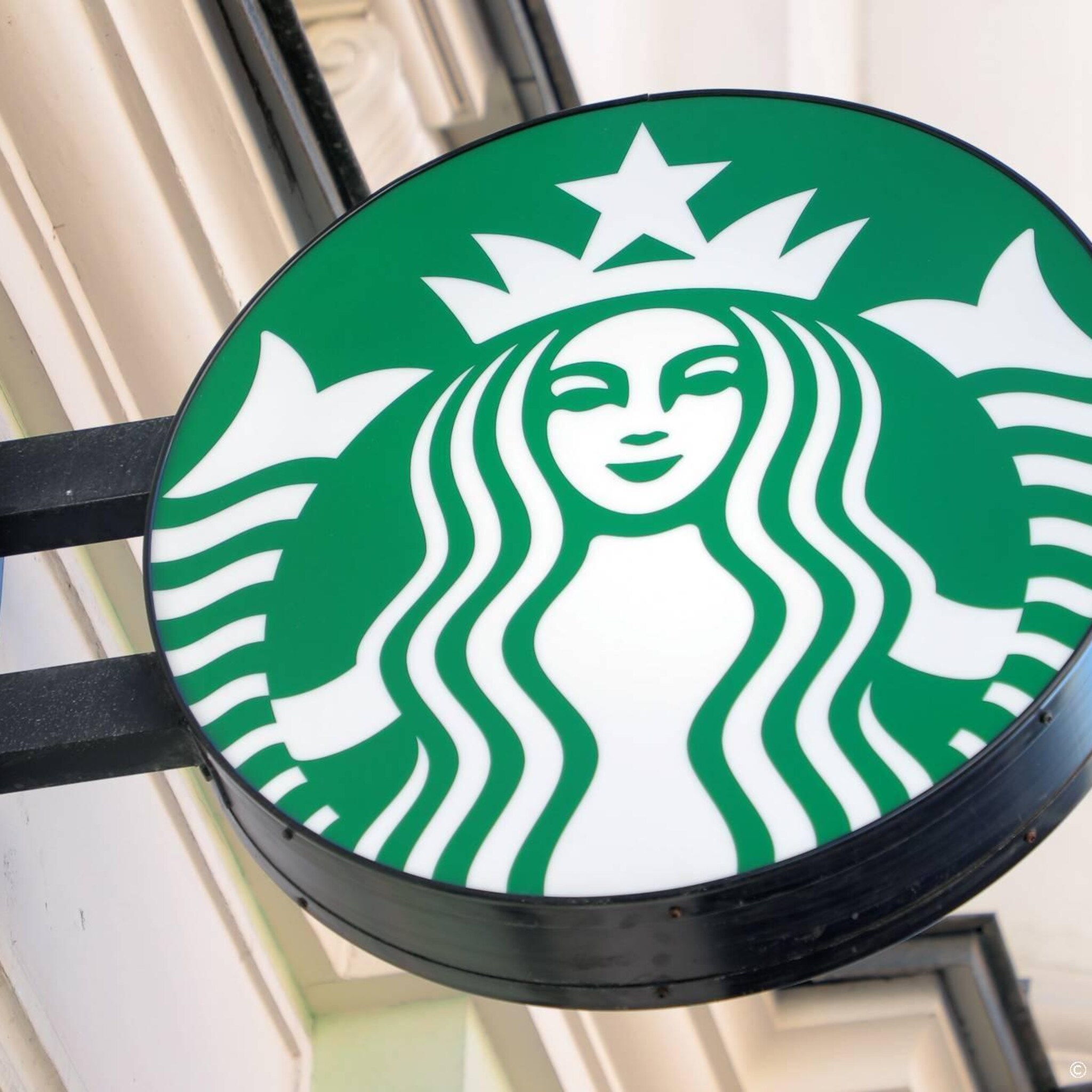starbucks grote winnaar op wall street na recordkwartaal