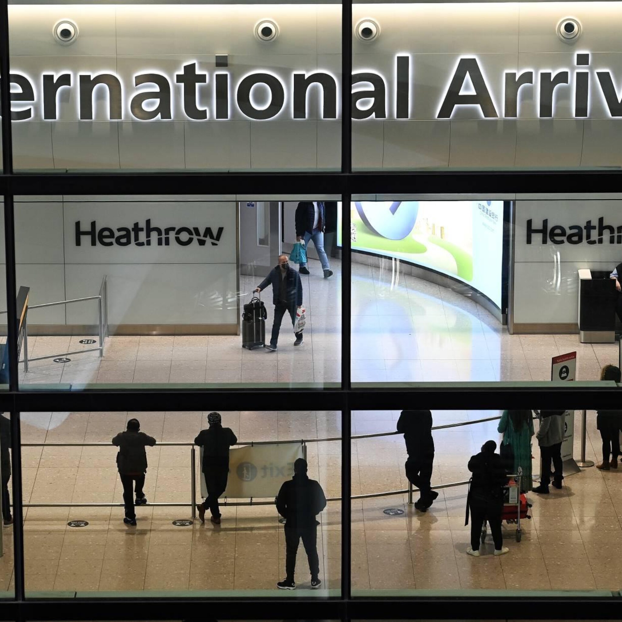medewerkers luchthaven heathrow staken rond begin wk voetbal