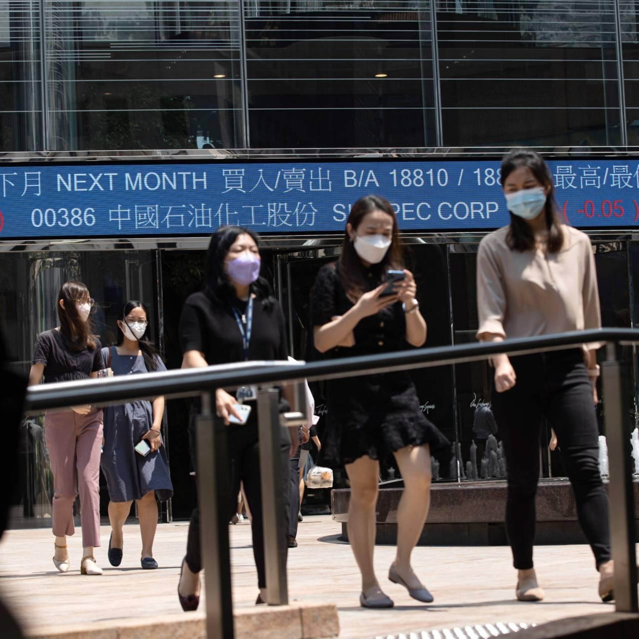 beurs in hongkong hervat rally onder aanvoering techbedrijven