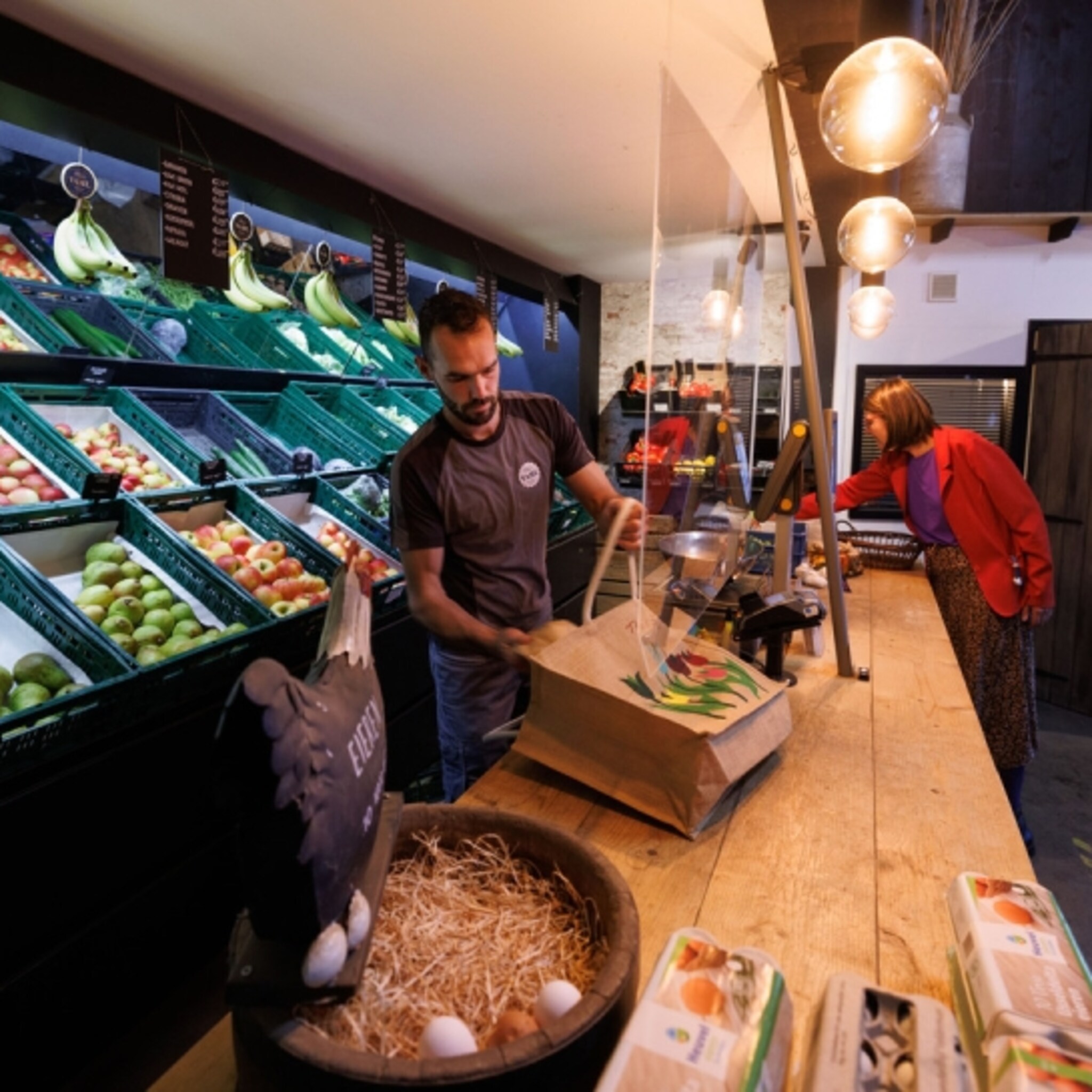 boerderijwinkel is soms goedkoper vaak duurder dan de super mensen komen voor lokaal eerlijk en vers