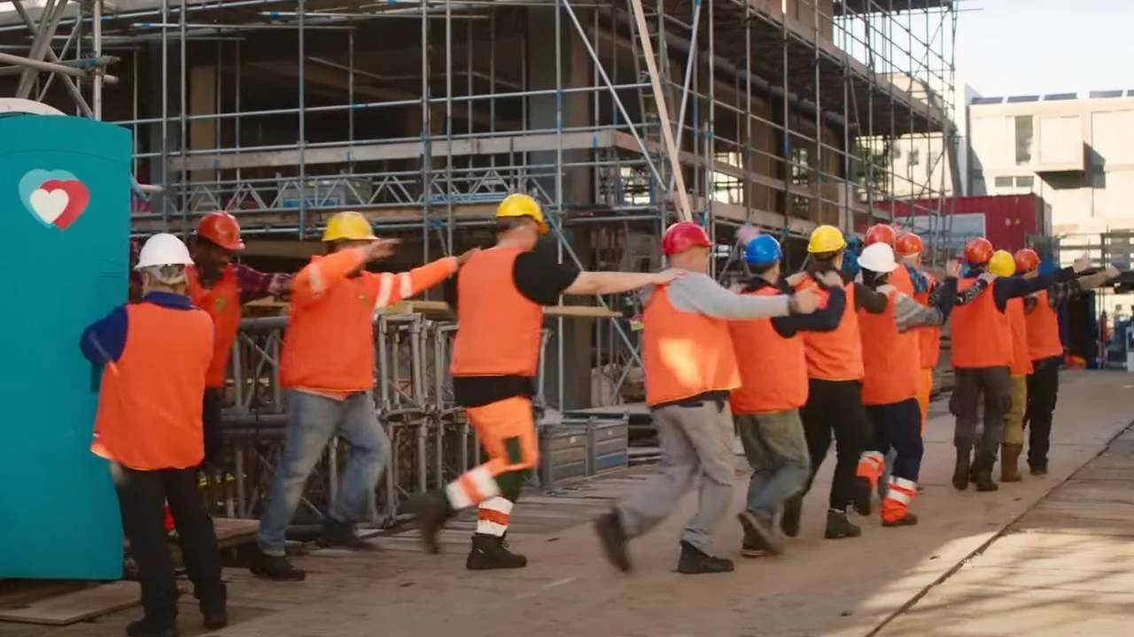 Een still uit de reclame van Jumbo.