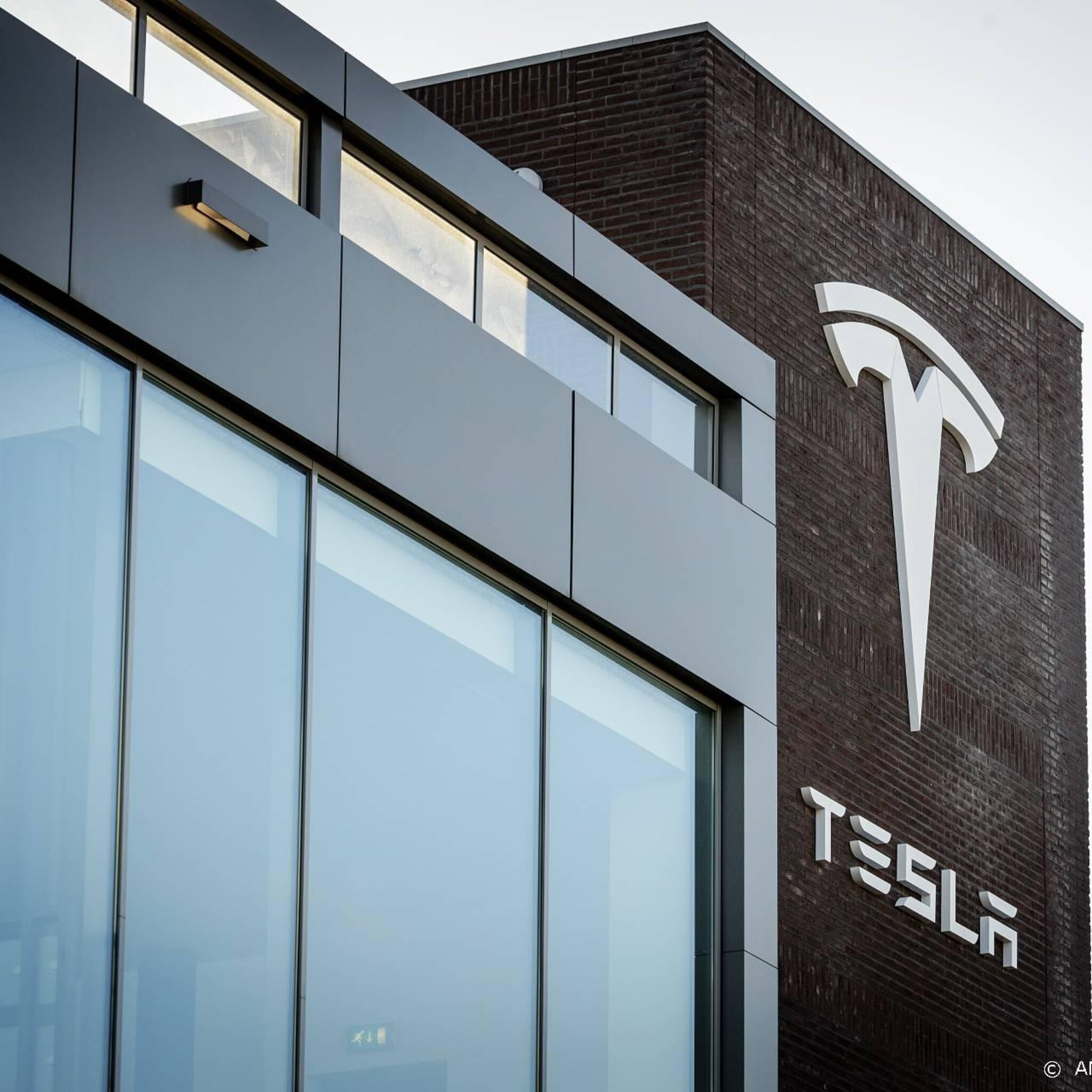 reuters tesla start eind 2023 met massaproductie cybertruck