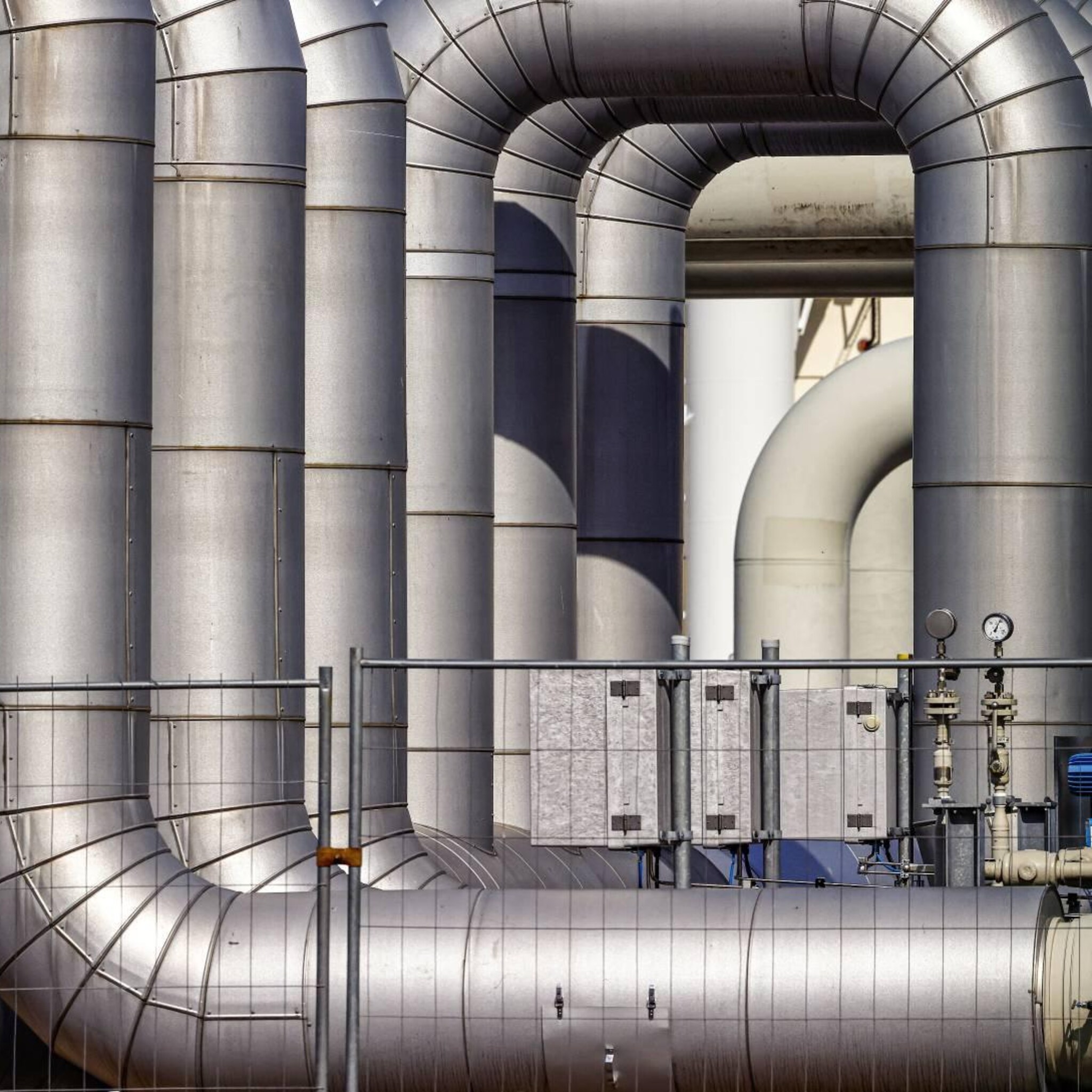 bond dreigt met acties bij bp raffinaderij in rotterdamse haven