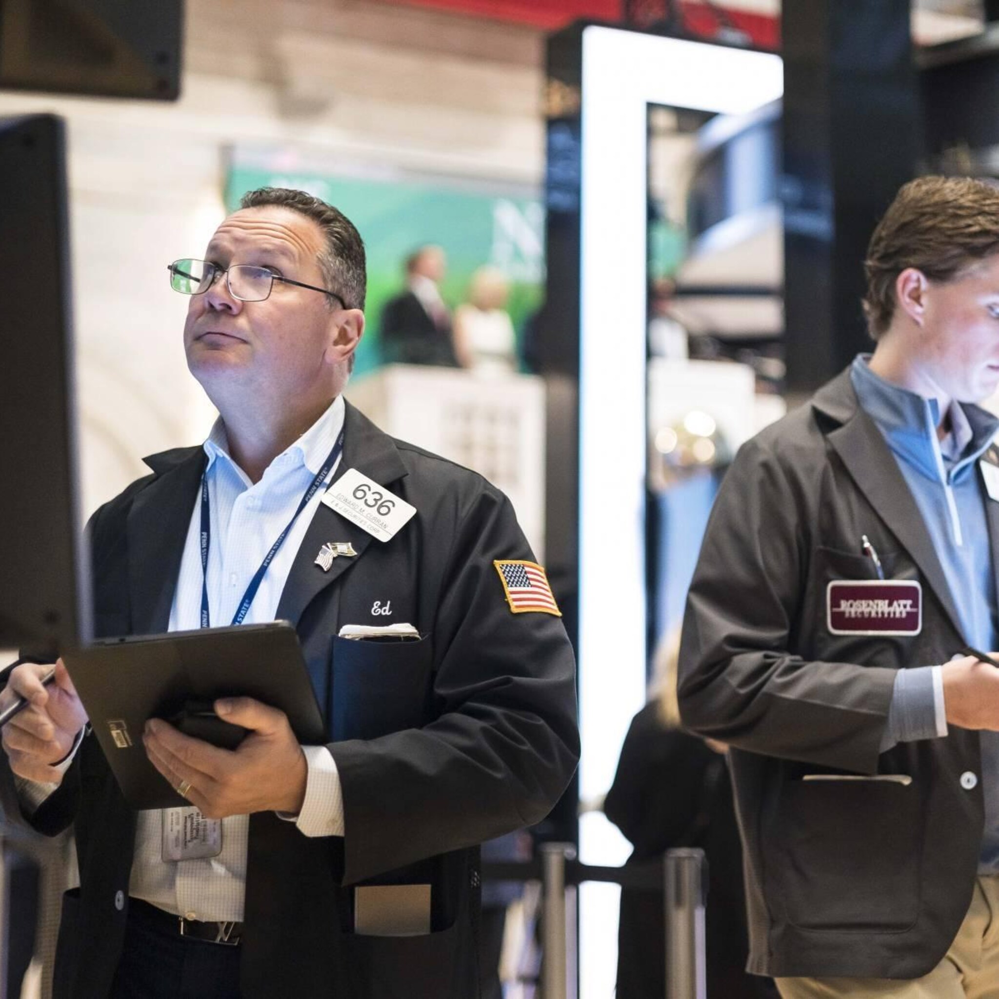 wall street opent lager dow koerst af op beste maand sinds 1976