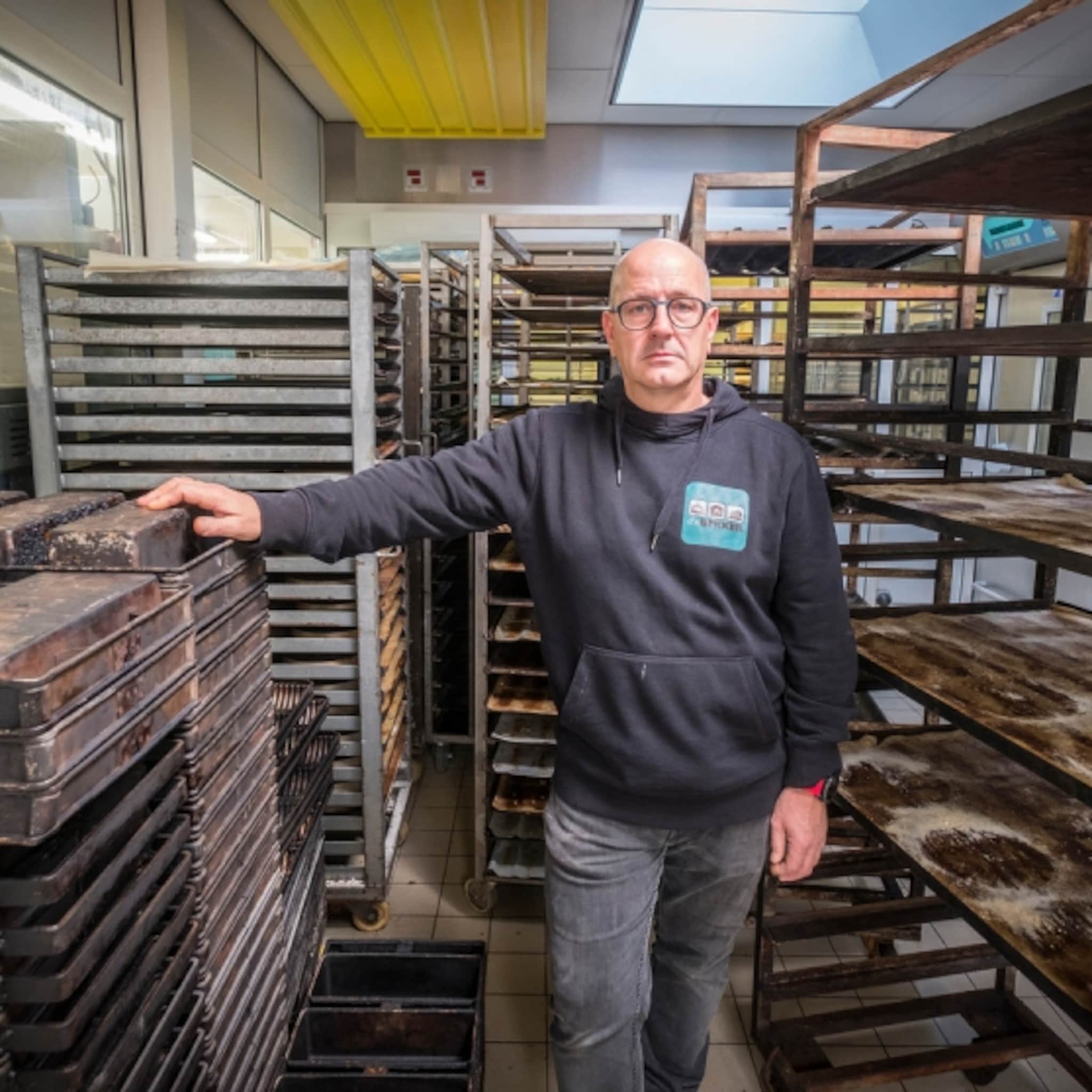 bakker hans moet 49 mensen ontslaan na faillissement energierekening van 13 000 euro per maand