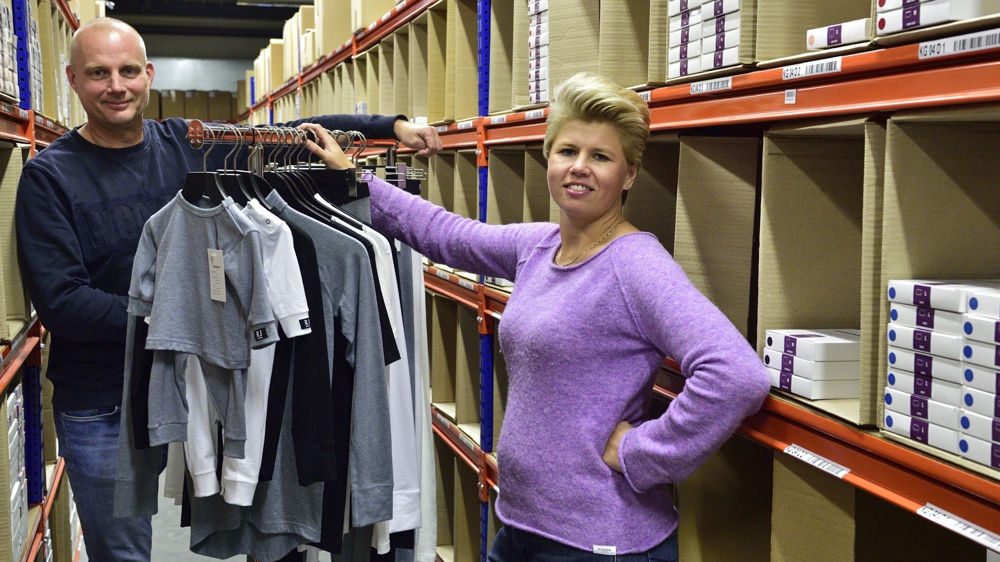 Patricia Engelvaart en Harry van Zuthem verkopen steeds meer thermokleding. Foto: Pim Mul