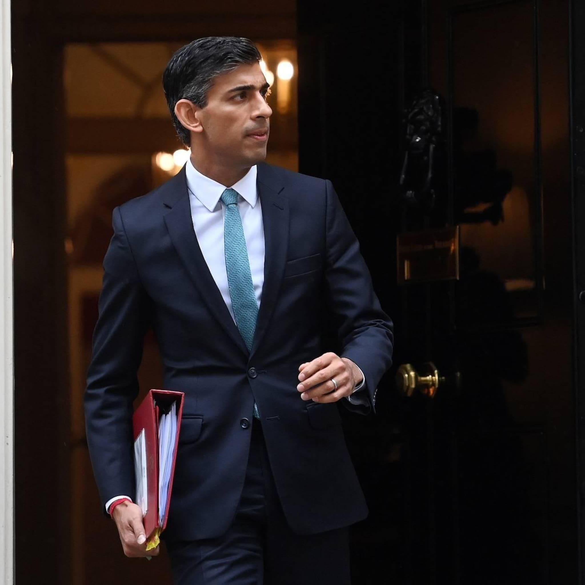 britse premier sunak wil meer bezuinigen en belastingen verhogen