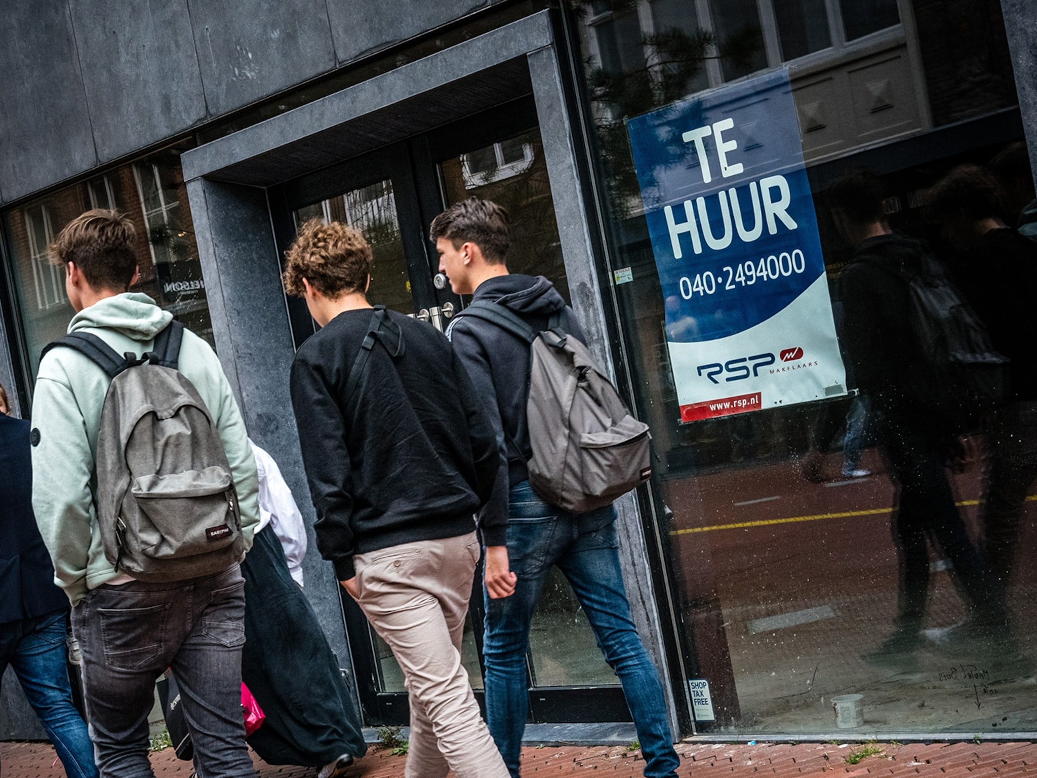 kaalslag in de winkelstraten overheid voorkom het verdwijnen van de middenstand