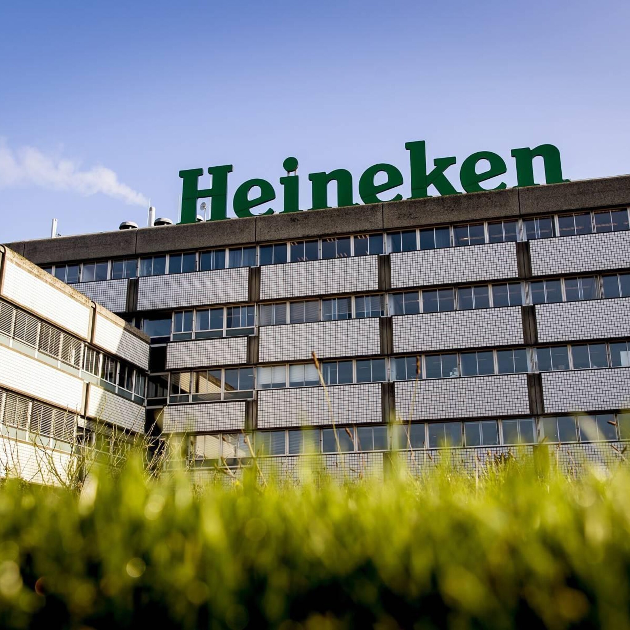 rake klappen voor heineken en asmi ook kpn zakt na cijfers