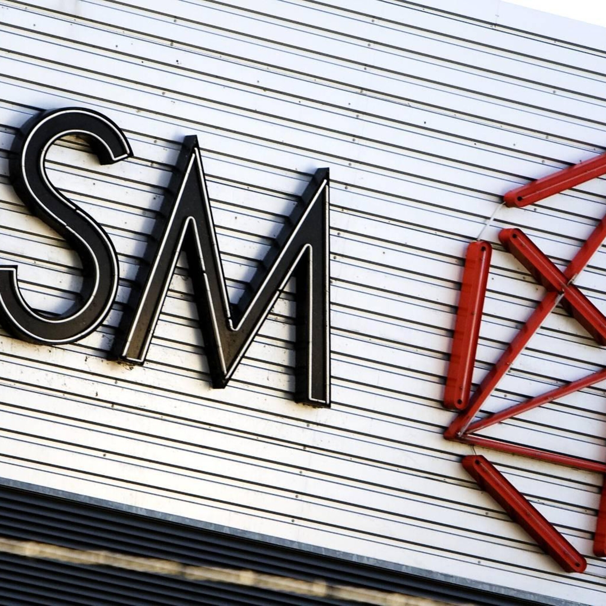 asmi en heineken hard onderuit op damrak na resultaten