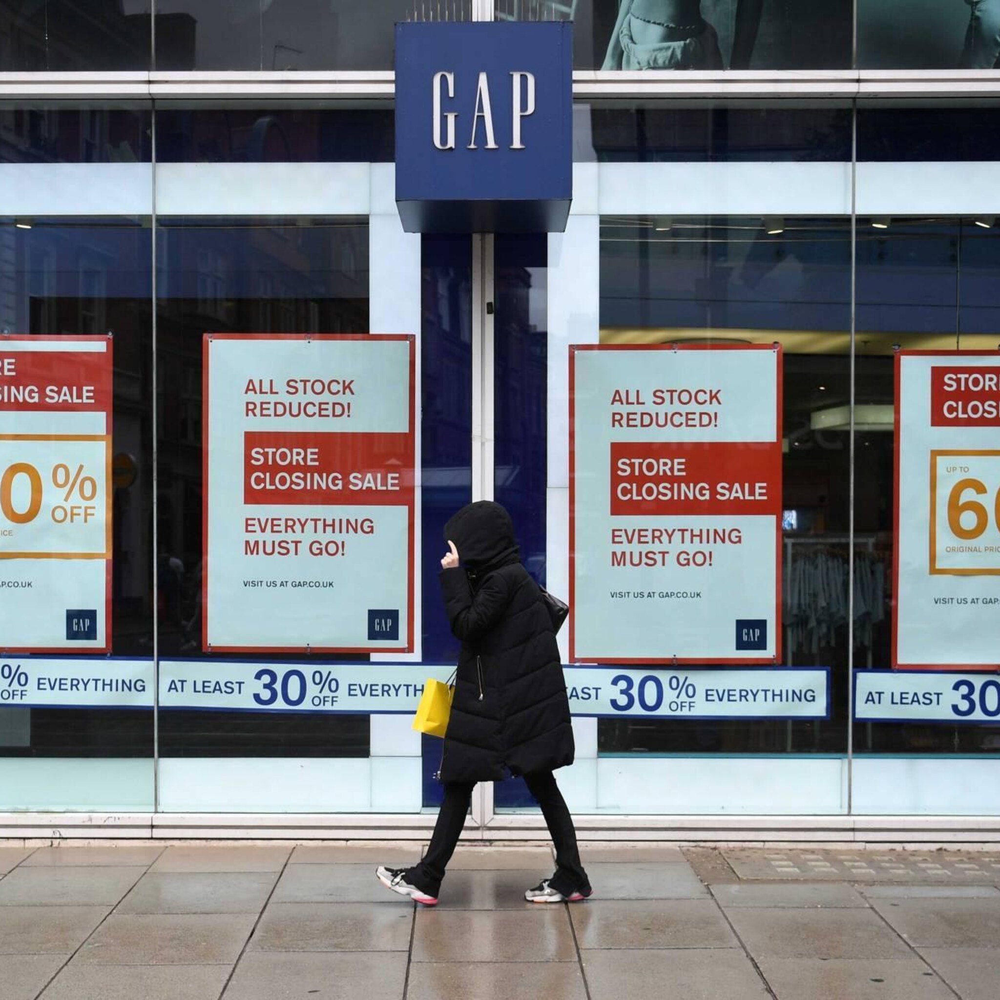 modeketen gap haalt alle met ye ontworpen kleding uit de schappen