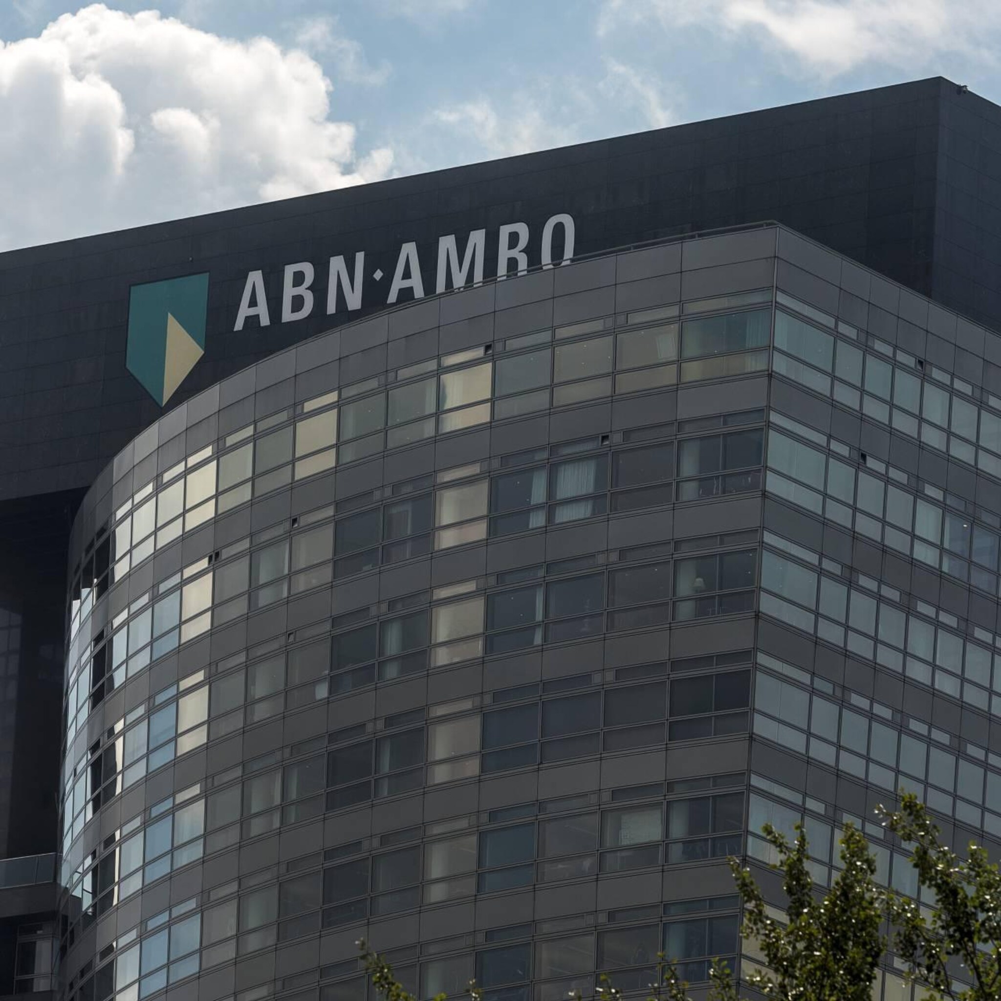 nieuwe cao voor personeel abn amro fnv stemt tegen