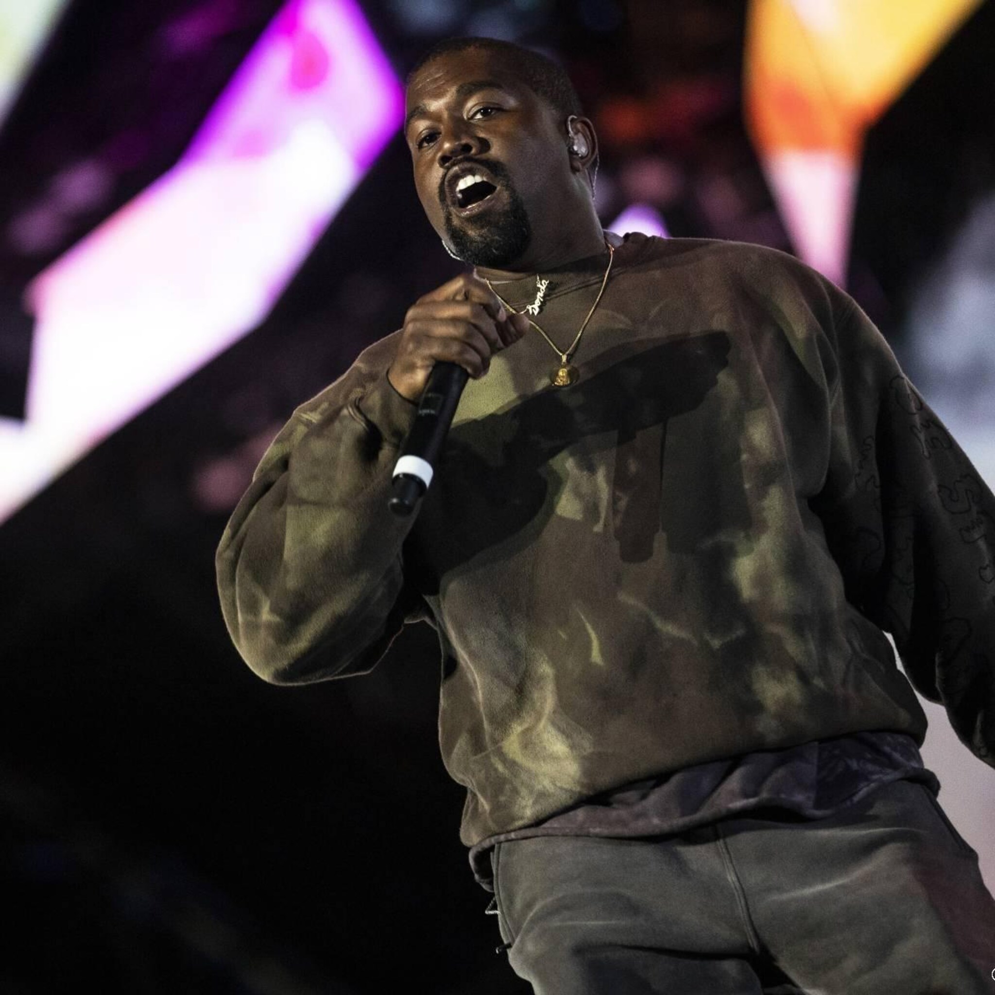 adidas stopt samenwerking kanye west na antisemitische uitspraken