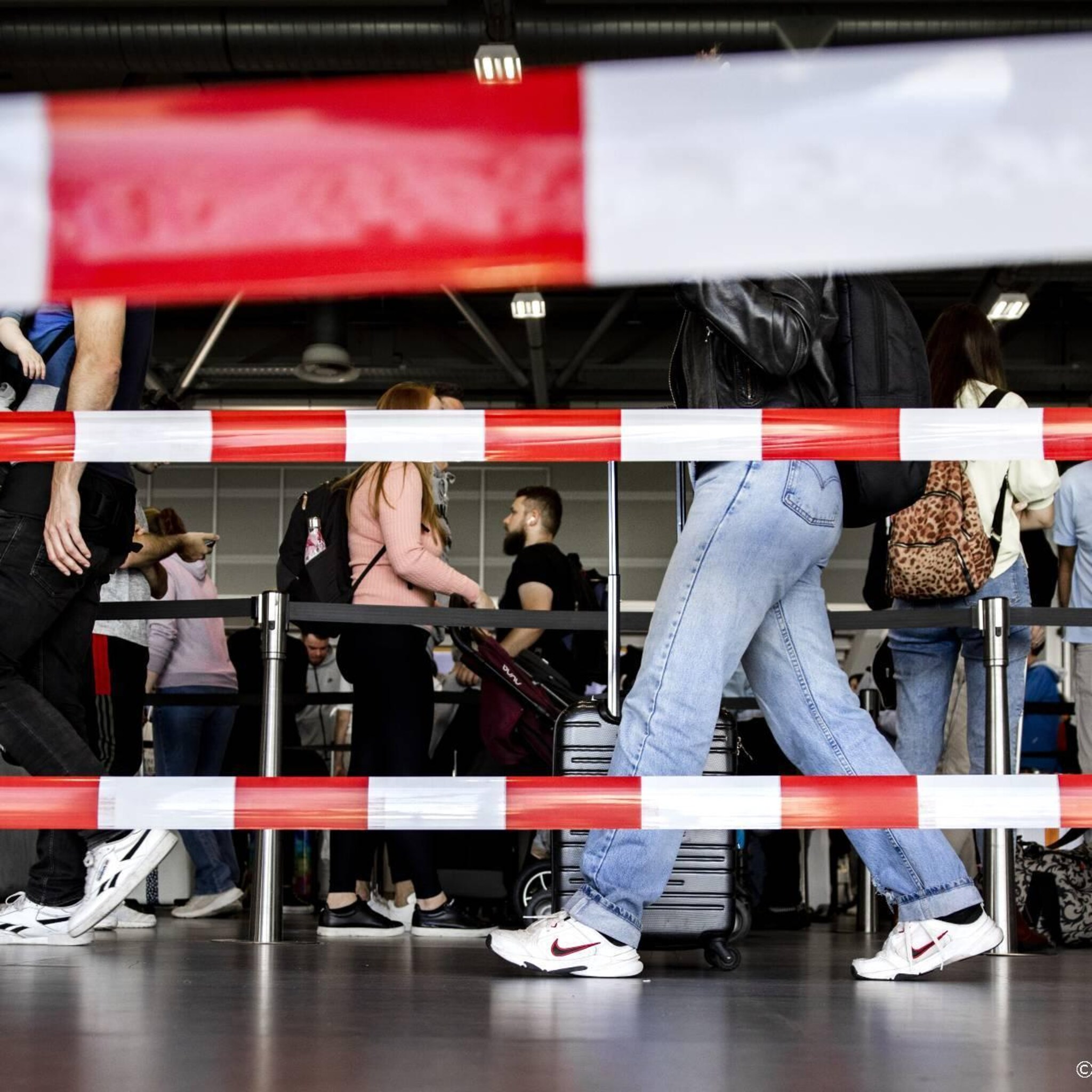 schiphol neemt geen nieuwe reizigers aan voor vipservice