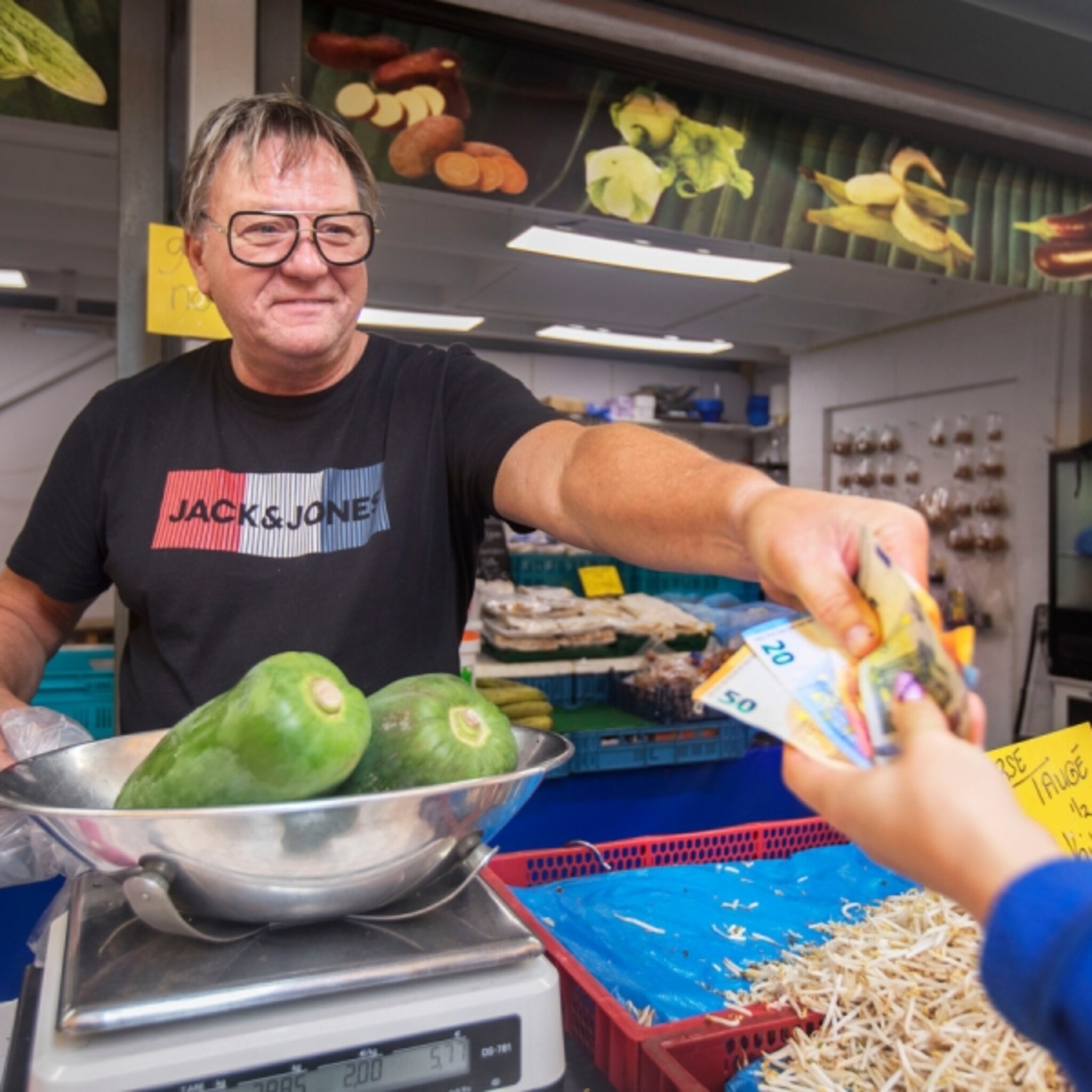 ondernemers worden gek van controles banken na storten geld maar niemand op de markt wil pinnen