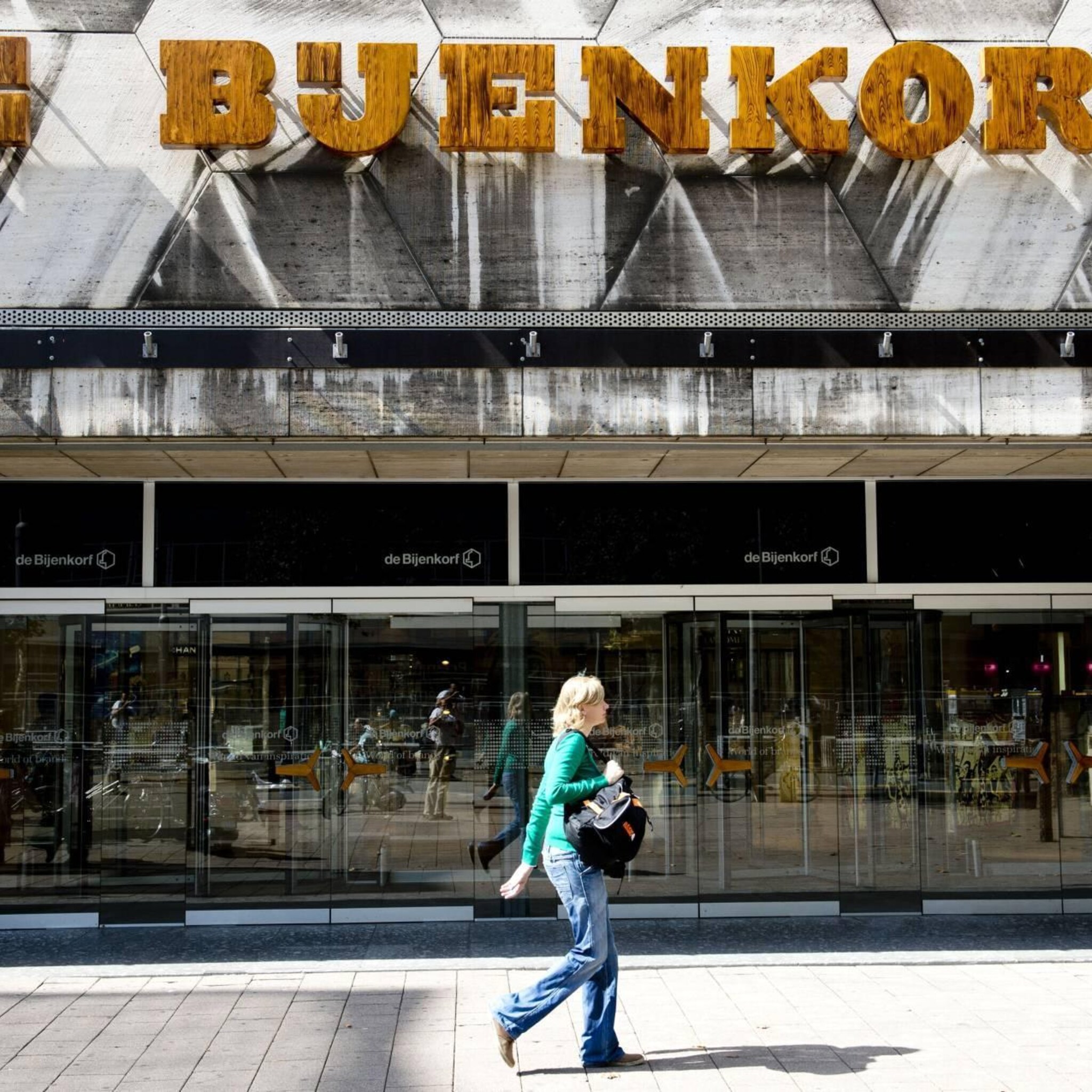 bijenkorf personeel rotterdam staakt ook eindhoven plant actie