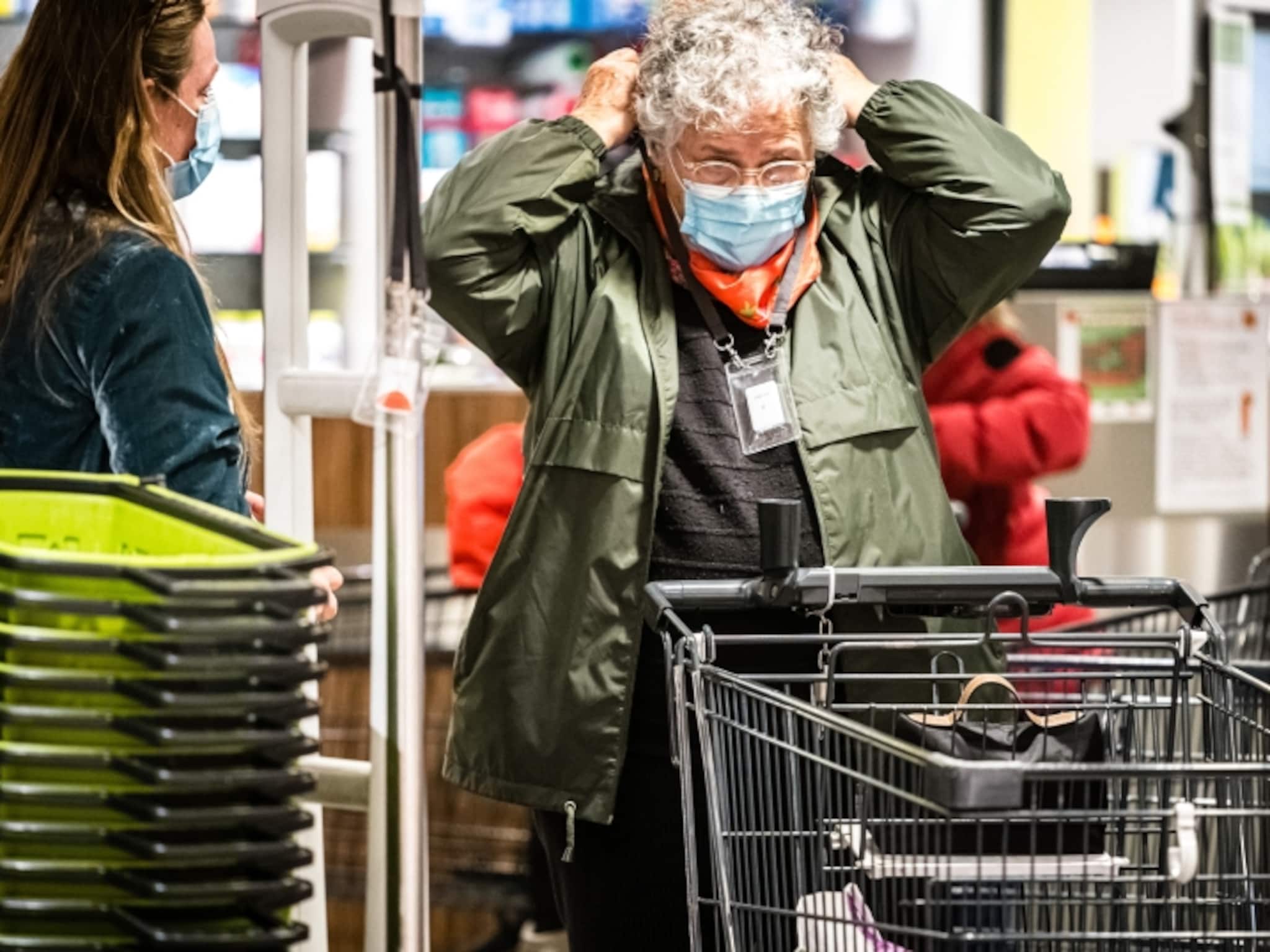 ondanks oplopende coronacijfers nemen supermarkt en horecasector geen preventieve maatregelen
