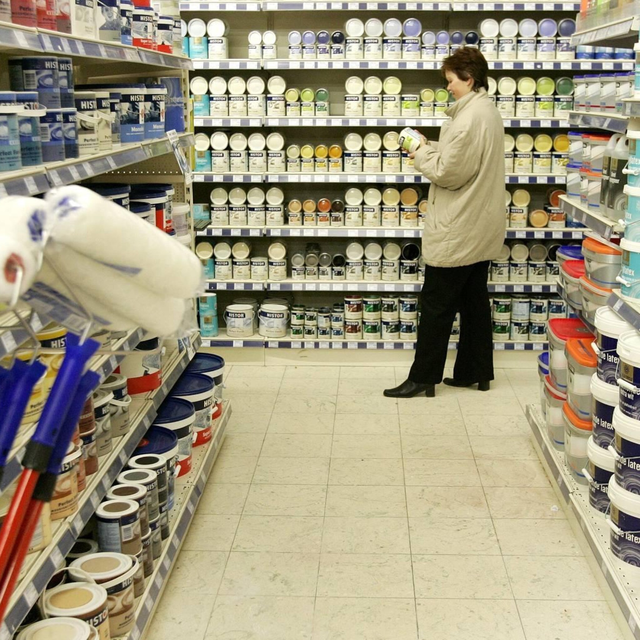 prijs grondstoffen omlaag maar verf wordt niet goedkoper