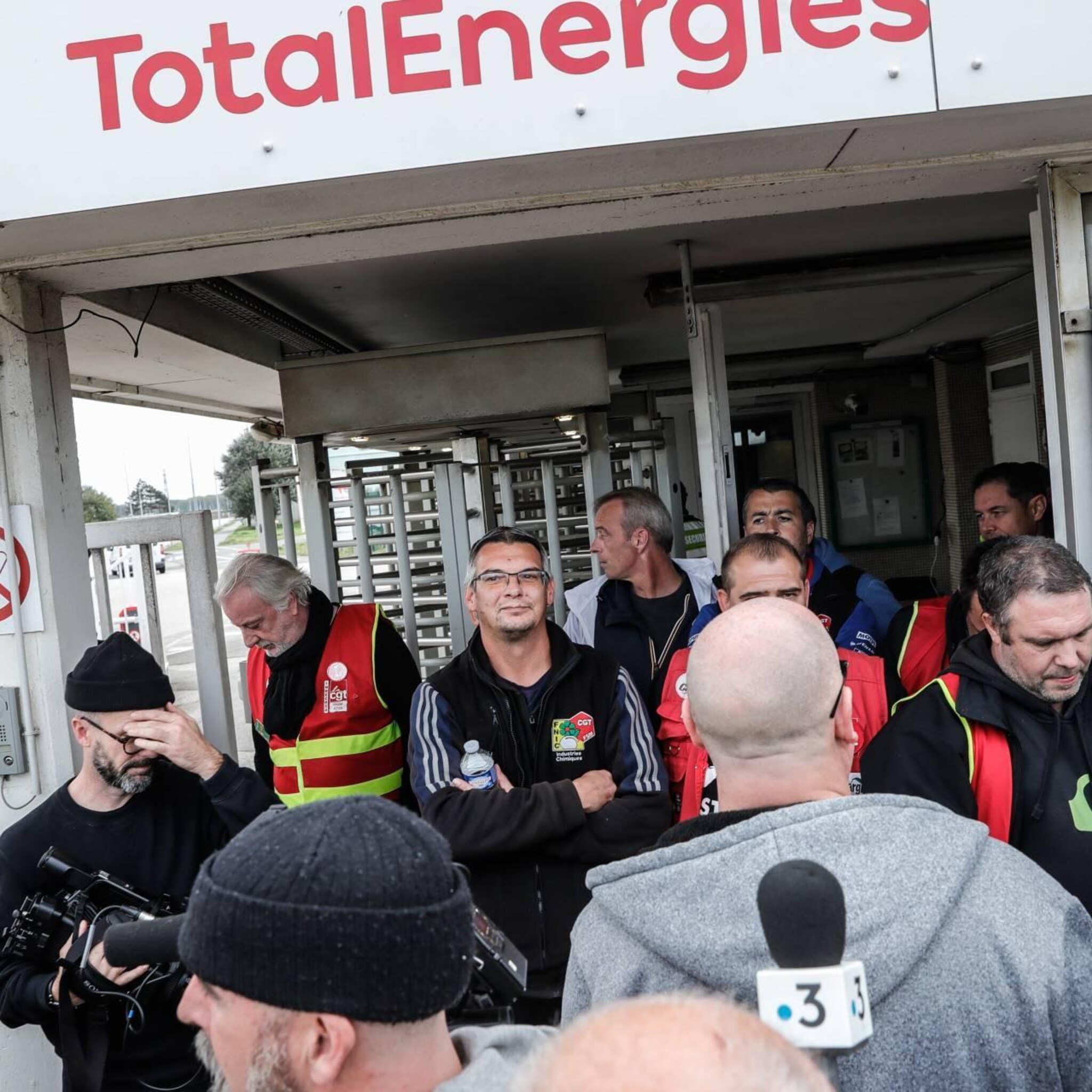 stakingen bij nog minder franse raffinaderijen