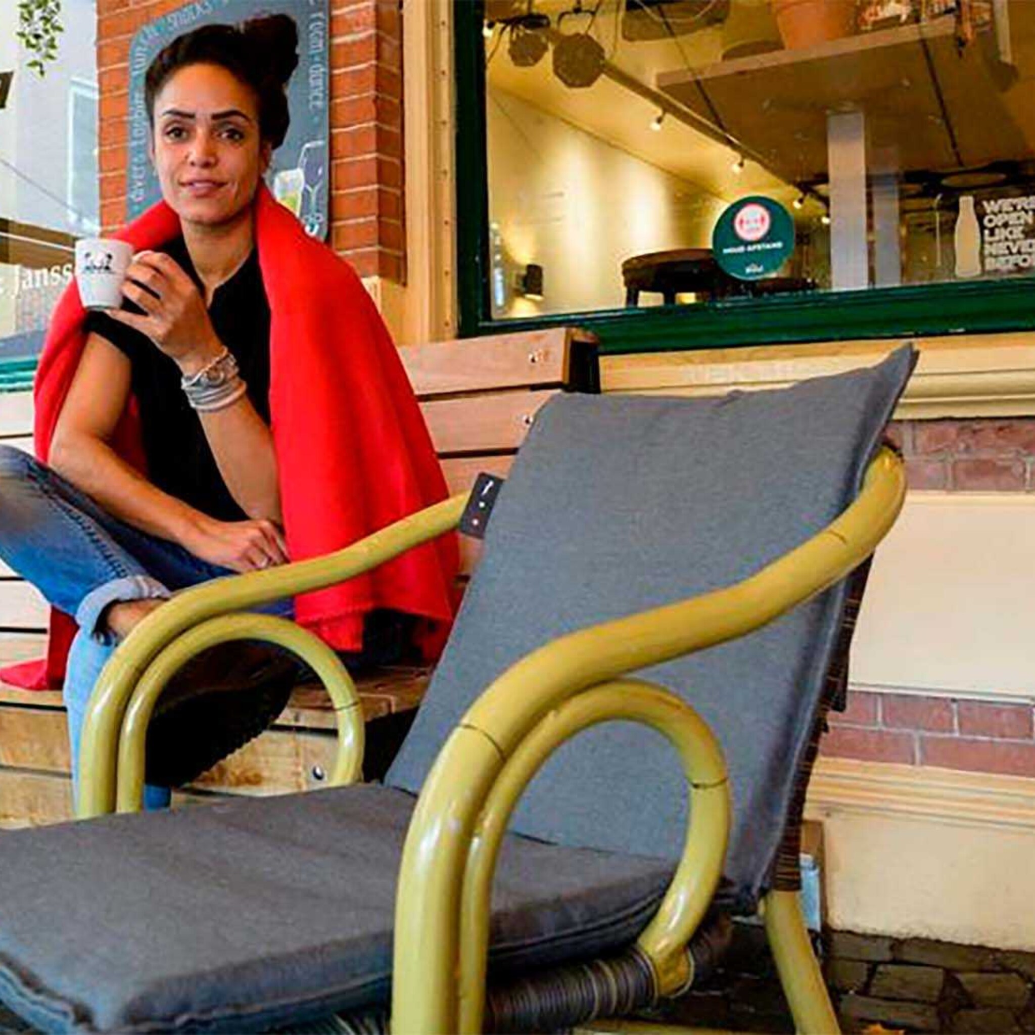geen heaters meer op het terras maar verwarmde kussens waarom jansen en janssen deze stap zet
