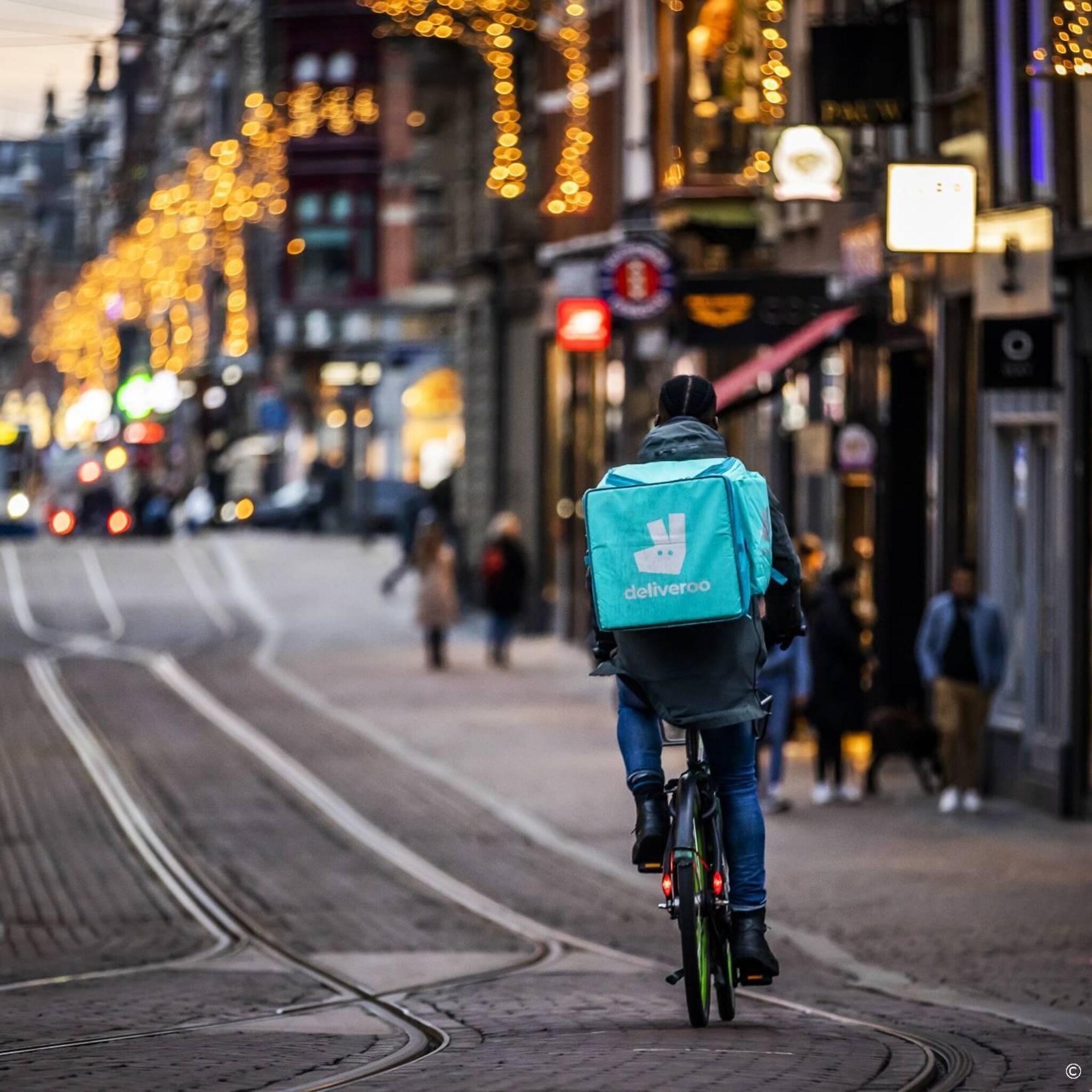 deliveroo compenseert bezorgers bij vertrek uit nederland