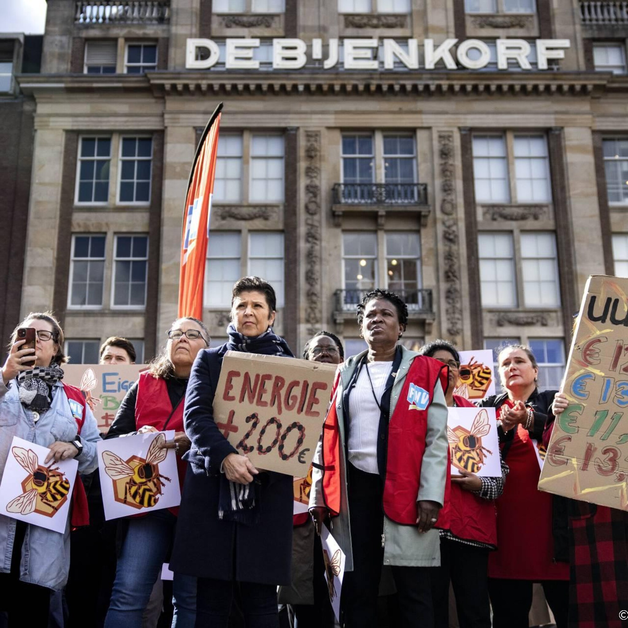 na amsterdam ook in rotterdam staking bij de bijenkorf