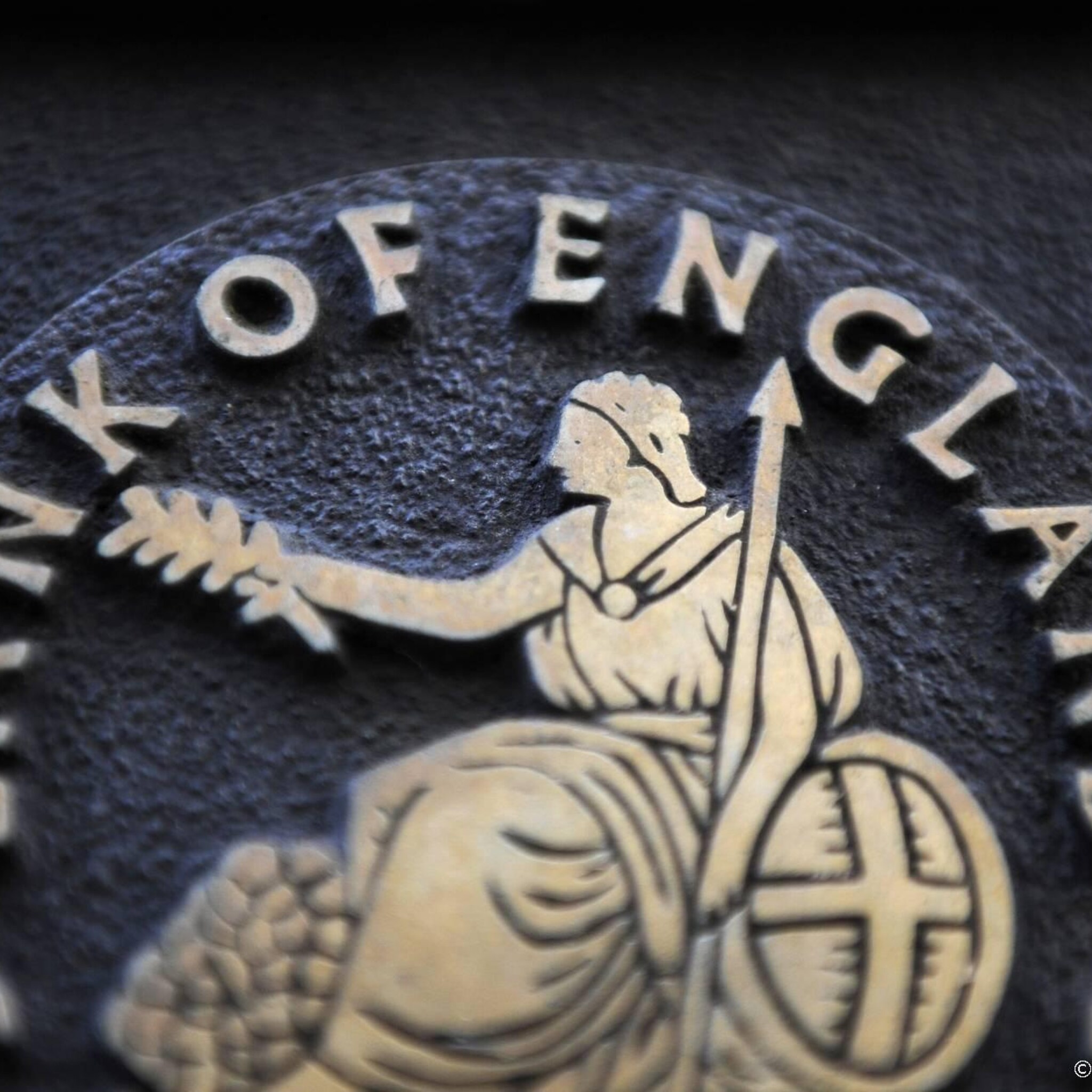 ft bank of england stelt obligatieverkoop uit tot markt kalm is