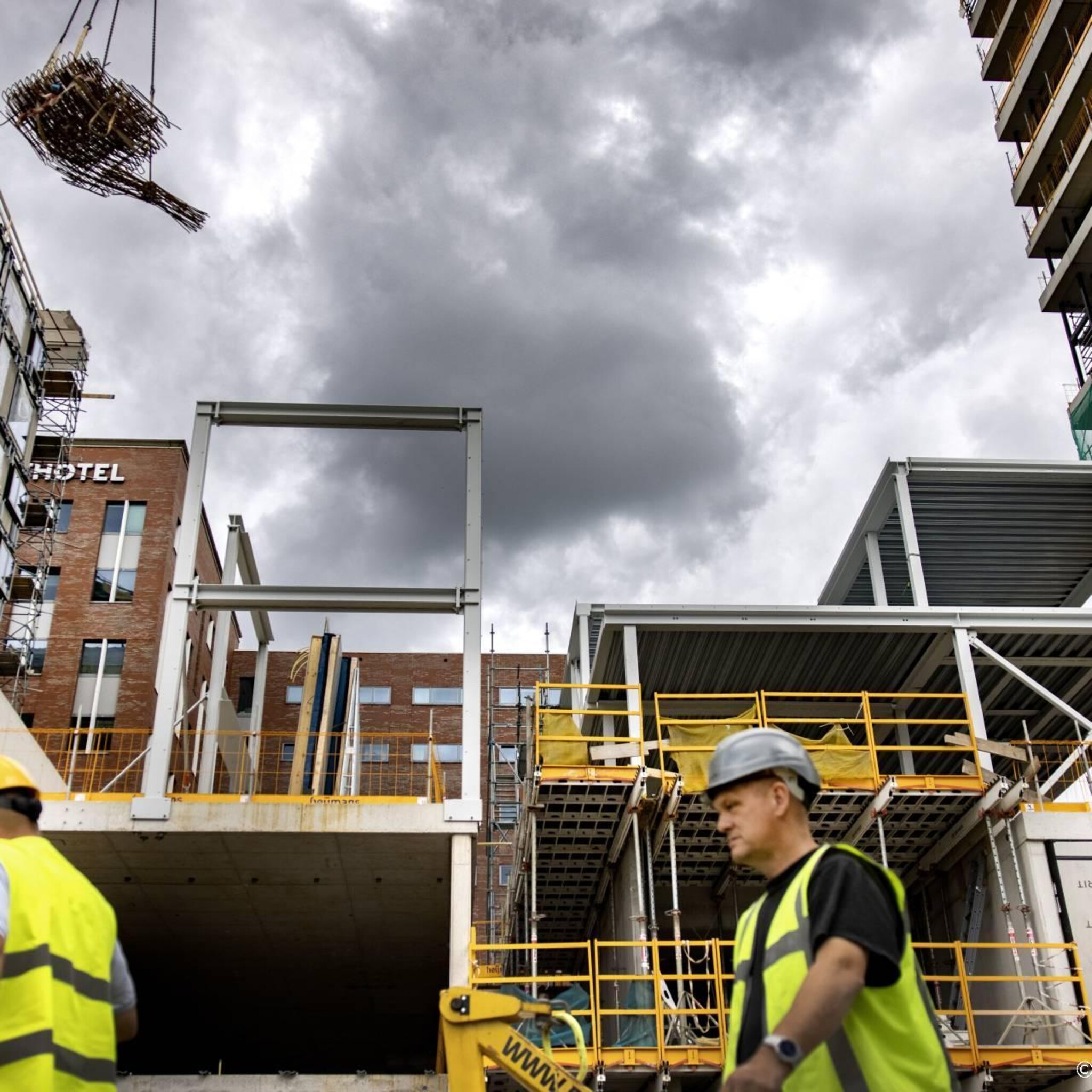 in doorsnee minder werk op de plank bij bouwbedrijven