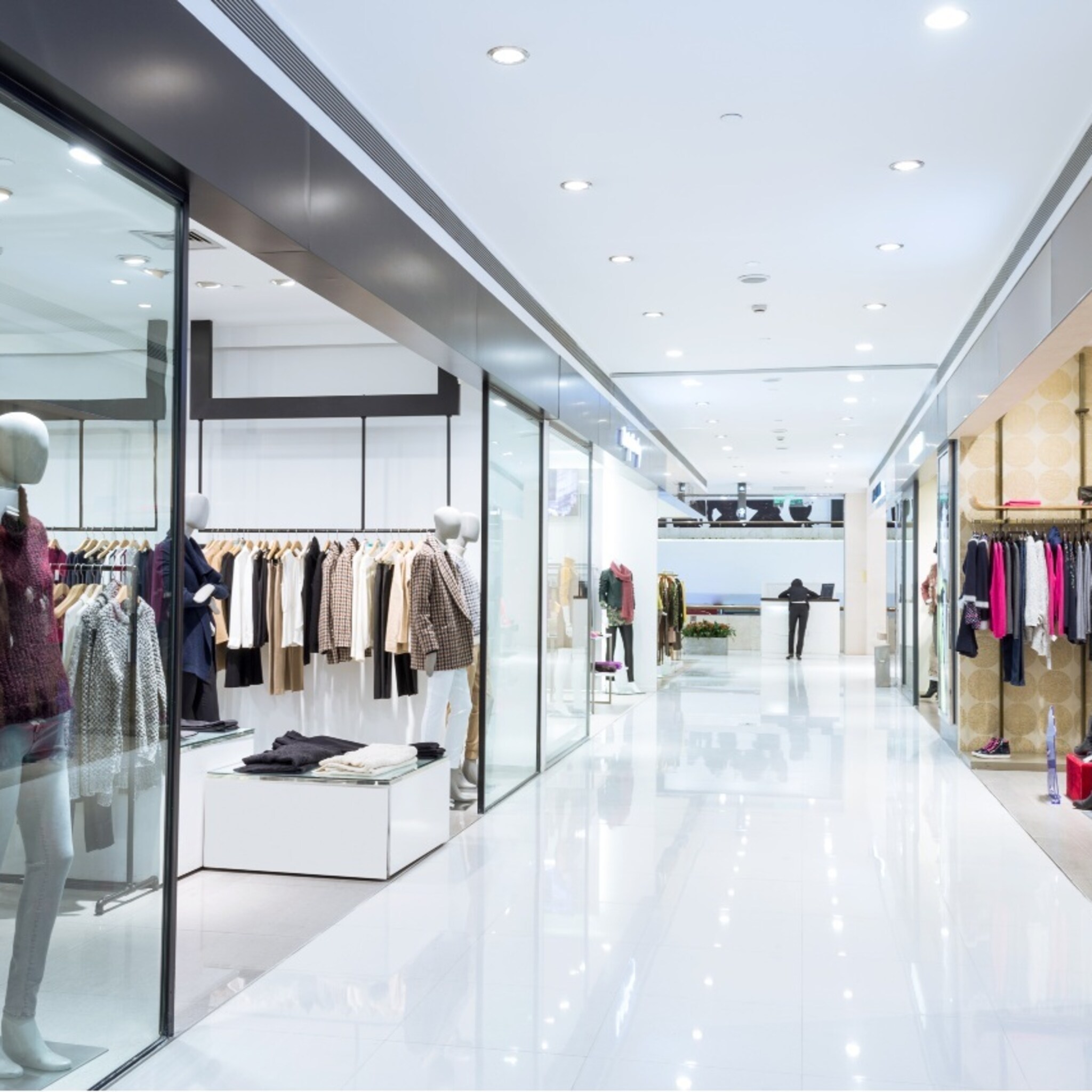 hoge inflatie en laag consumentenvertrouwen zet retailers onder druk
