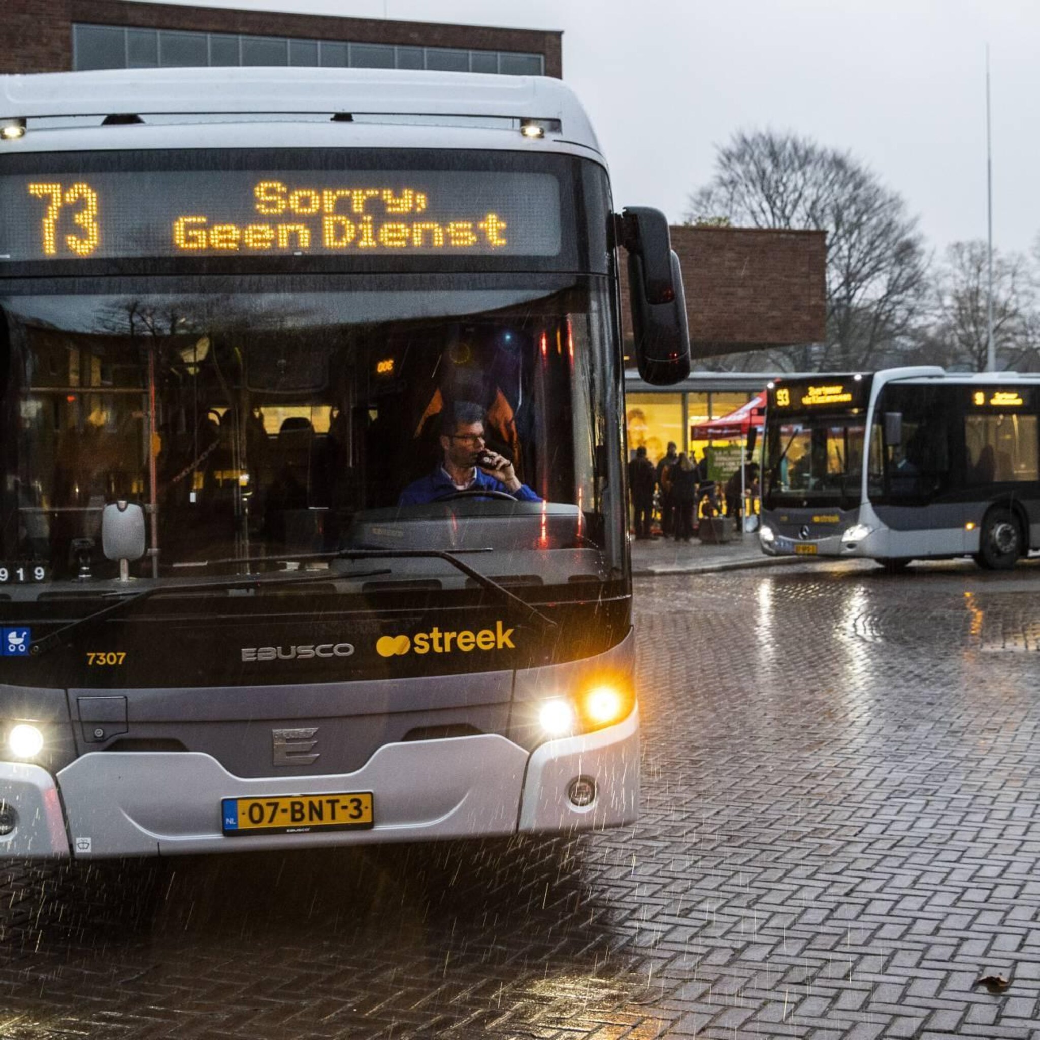 buschauffeurs staken vanaf woensdag drie dagen voor betere cao