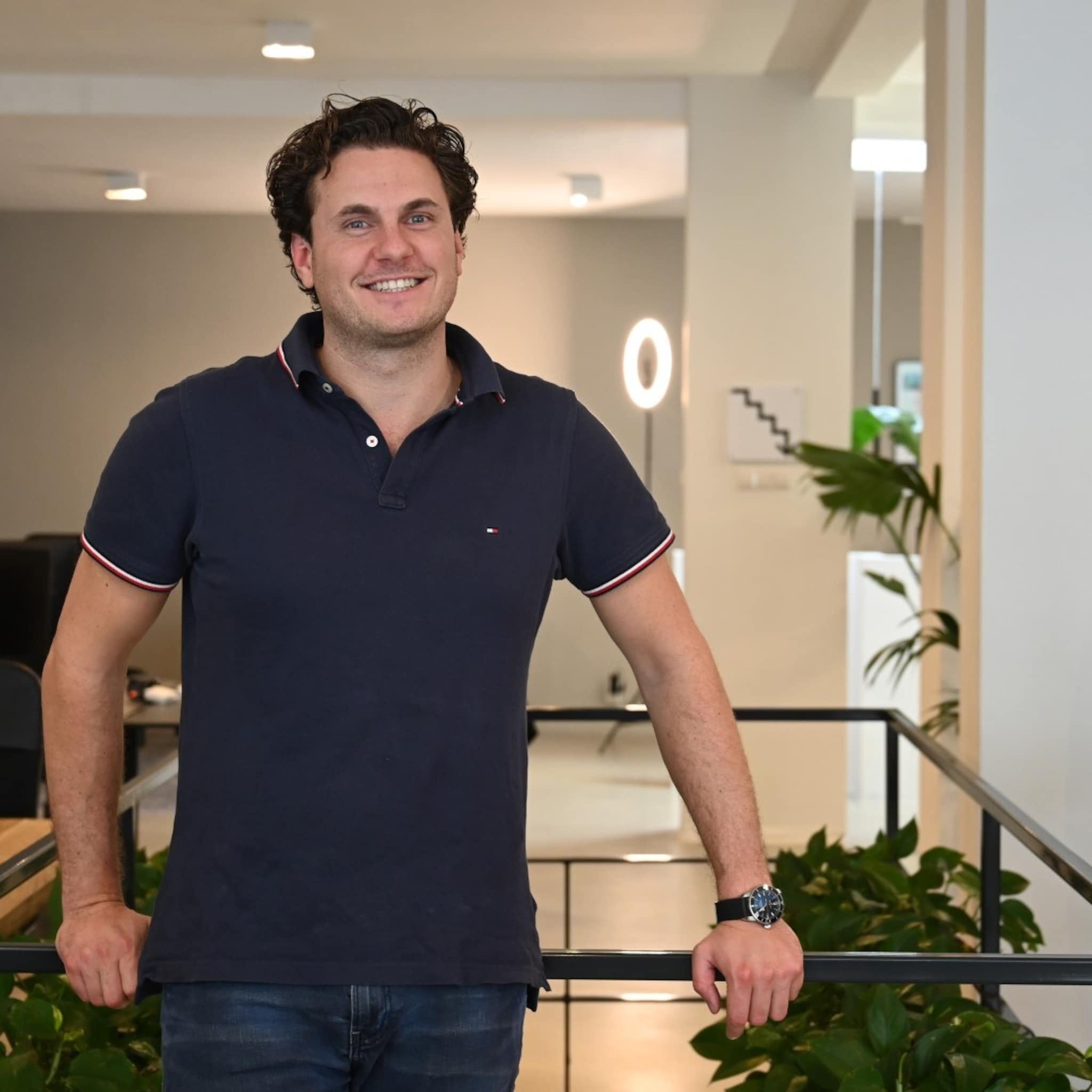 ruben hoogeveen manify agency de maatschappij wil niet meer gekocht maar geentertaind worden