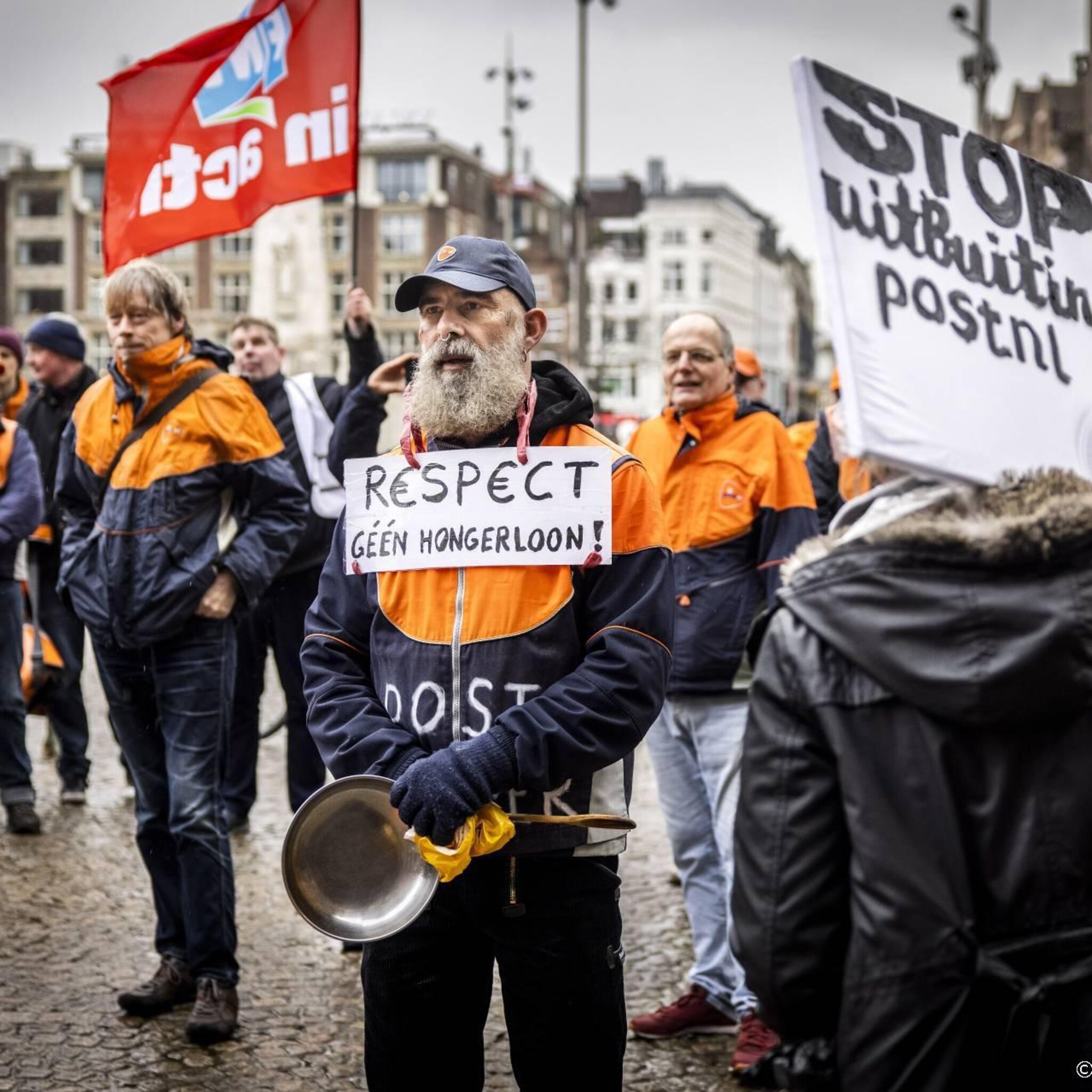fnv denkt over acties bij postnl na tragisch laag cao bod