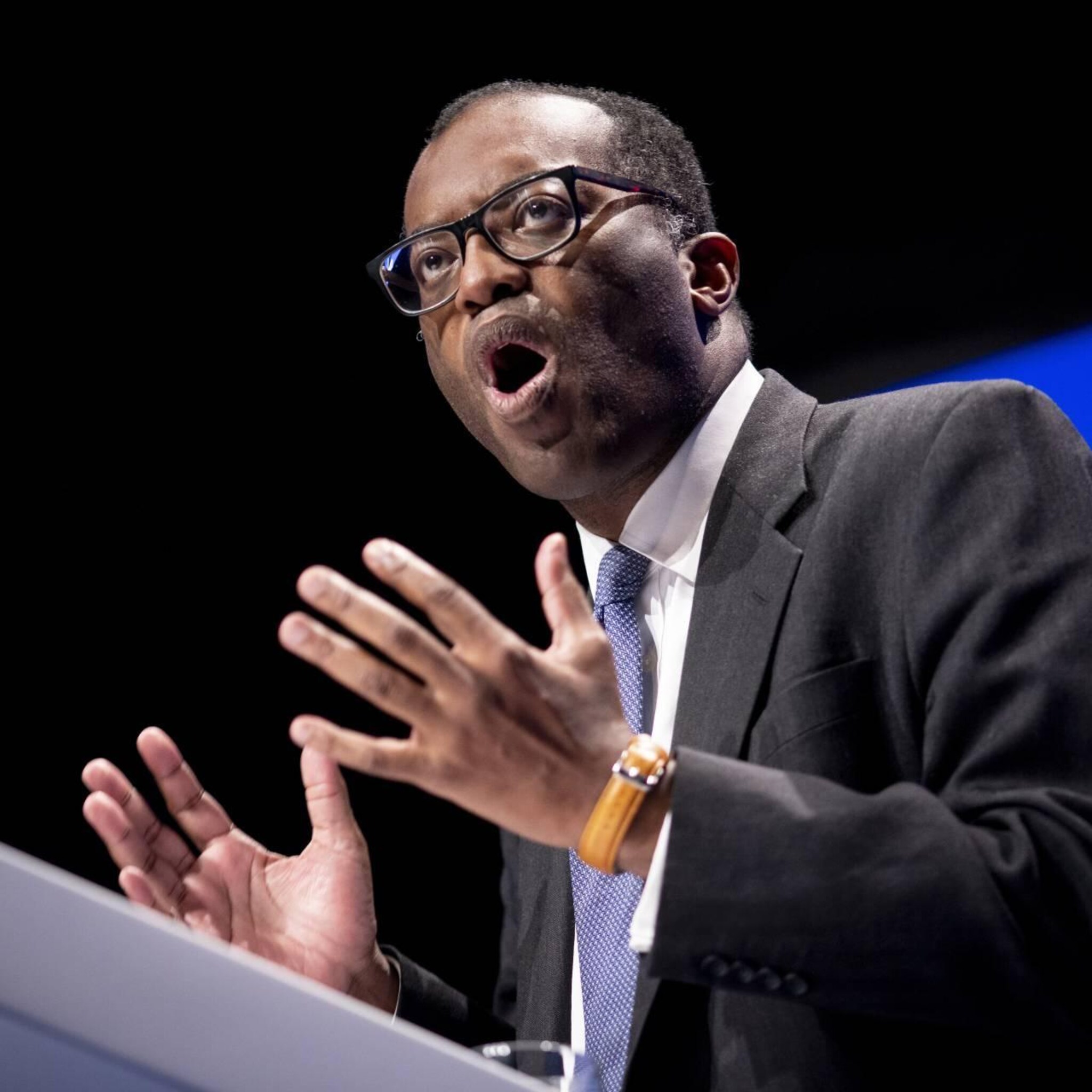 krant britse minister van financien kwarteng wordt ontslagen