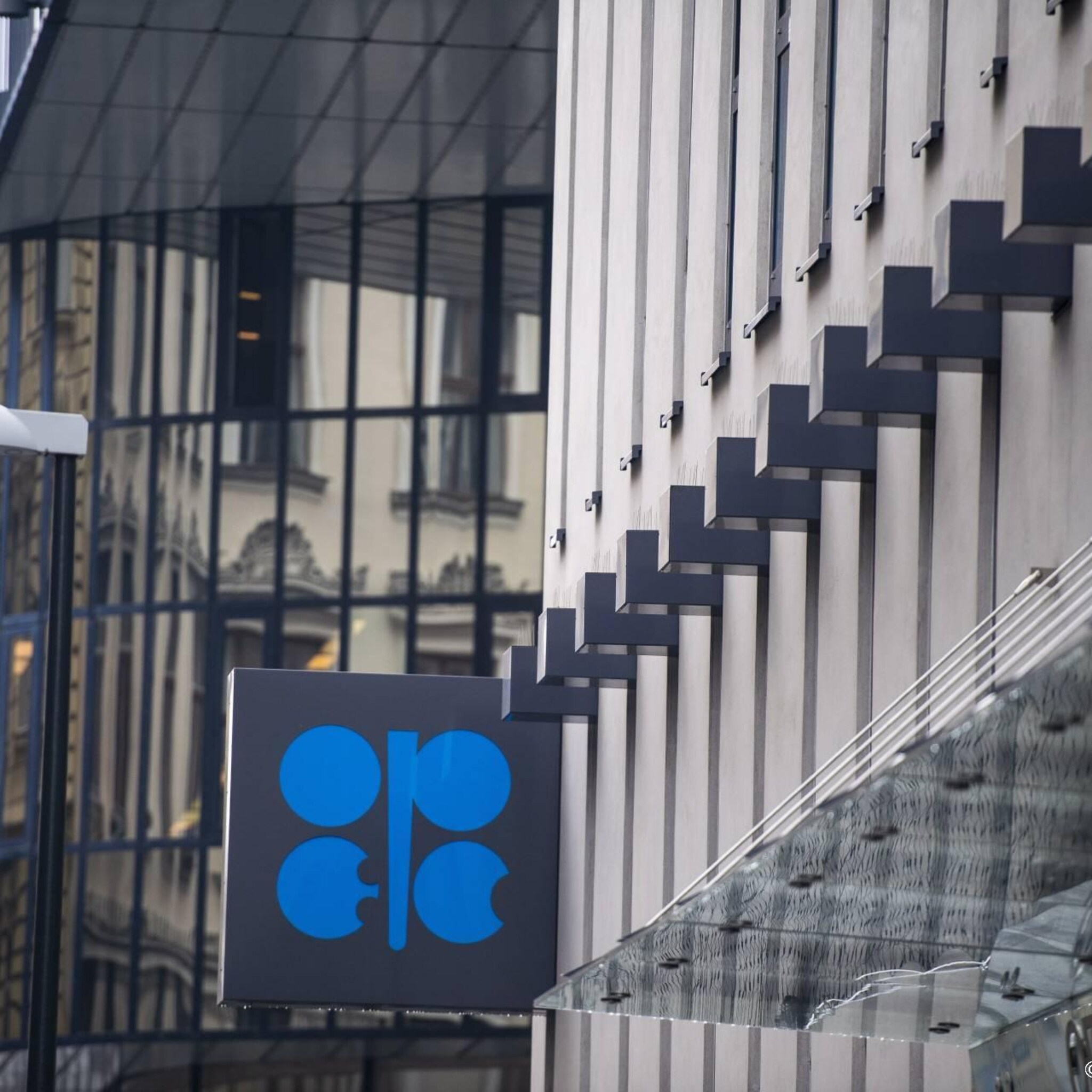 opec voorziet lagere vraag naar olie door economische tegenwind