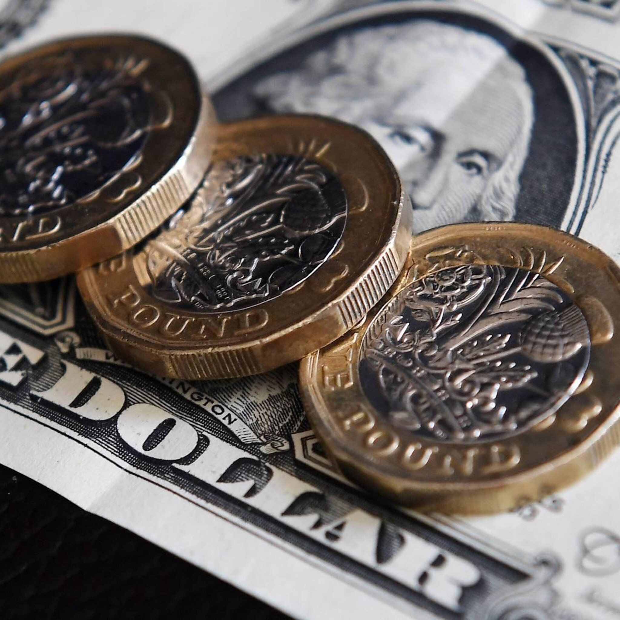 pond zakt weg na opmerking bank of england over einde steun