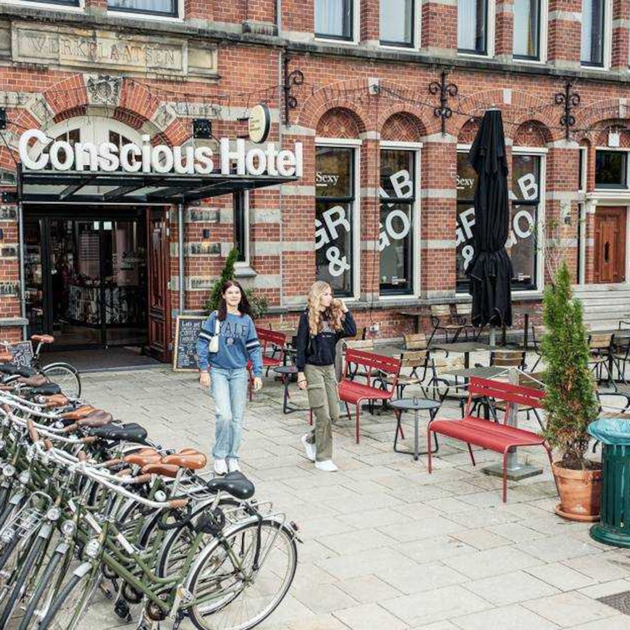 corona en hotelfobie drijven ketens in handen van investeerders