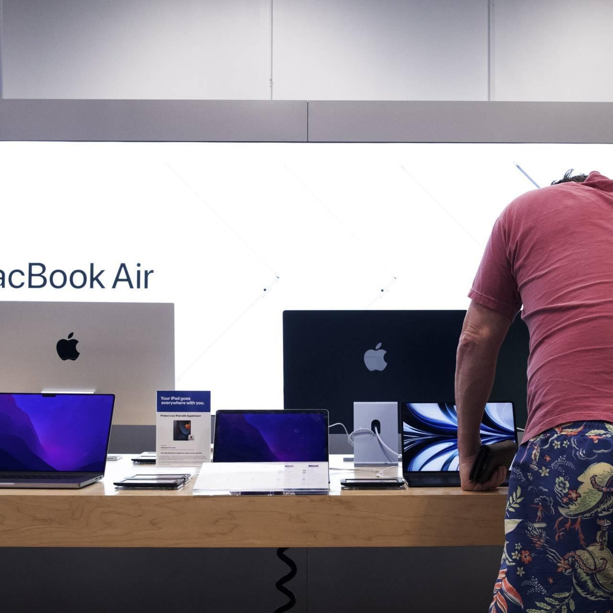 onderzoek minder vraag naar computers en laptops door inflatie