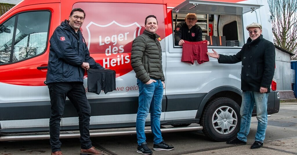 Een eerdere actie van Undiemeister, met sokken voor daklozen samen met Leger des Heils liep naar eigen zeggen helemaal uit de hand. Foto: Undiemeister.