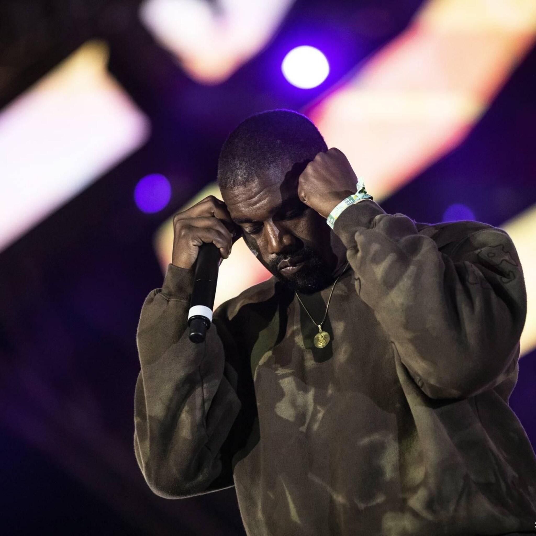 adidas kijkt kritisch naar samenwerking met kanye west