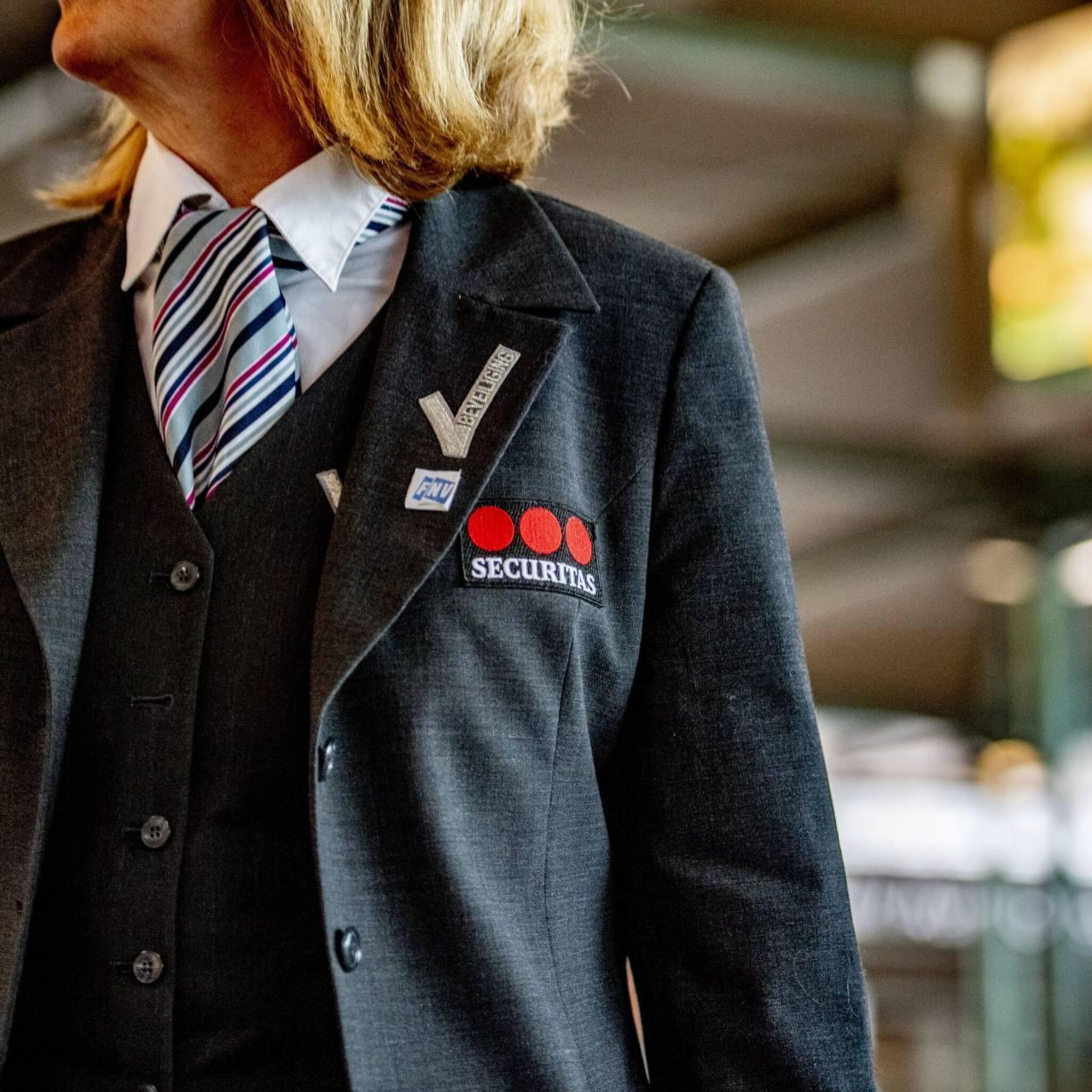 schiphol verhoogt uurloon beveiligers structureel tegen tekort