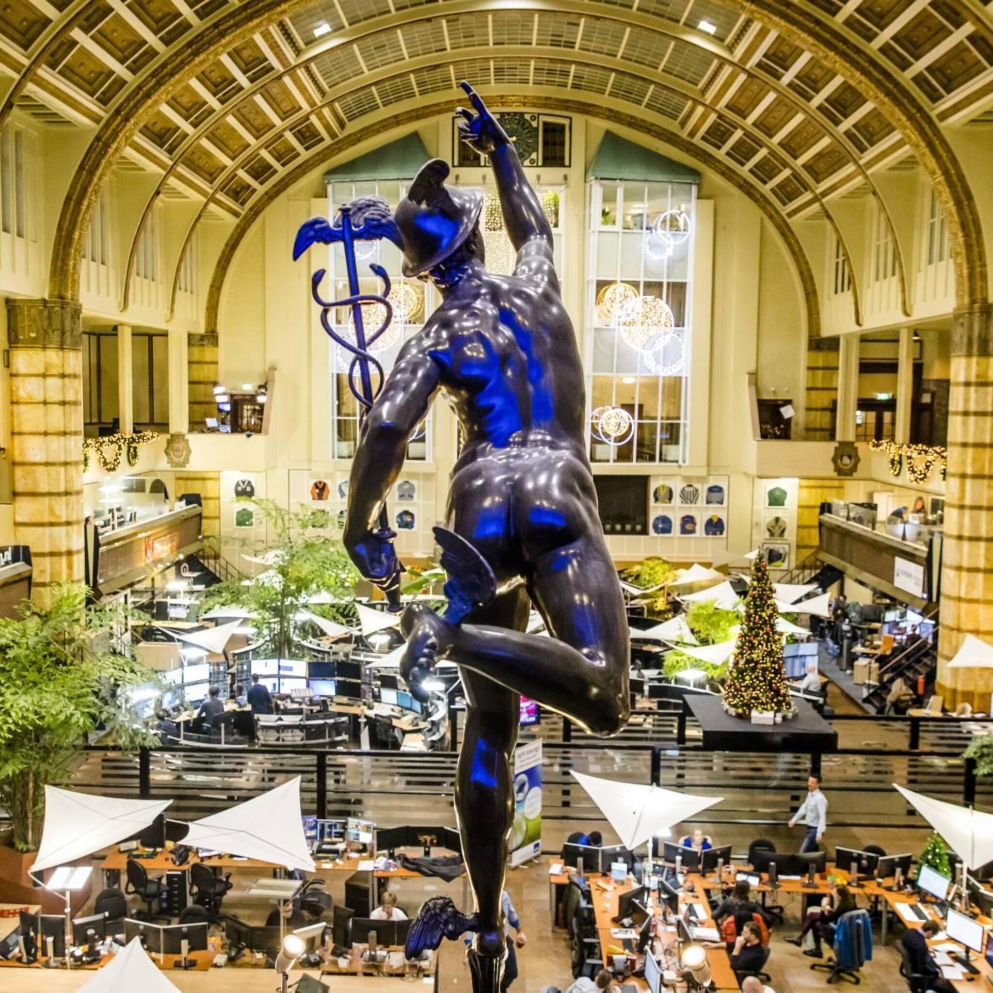 shell bij schaarse winnaars op beursplein 5 door hogere olieprijs