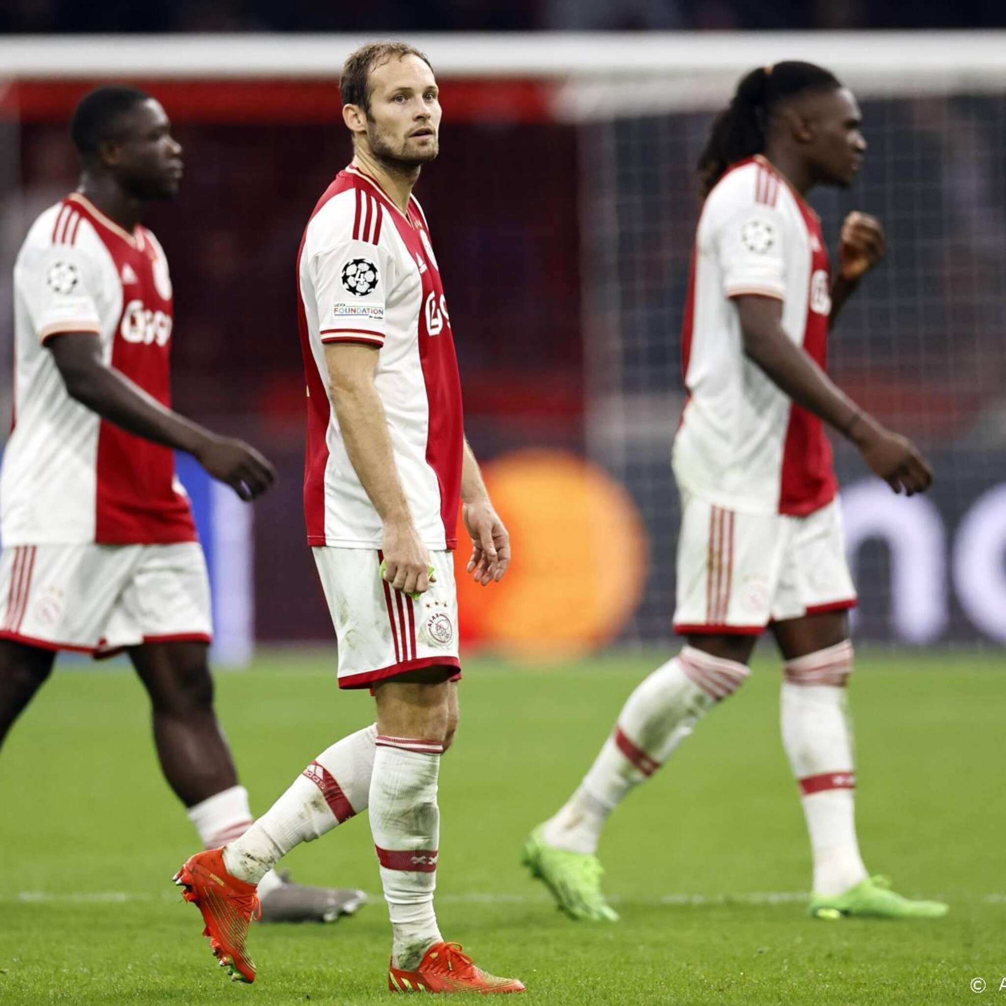 ajax omlaag op beursplein na nederlaag tegen napoli